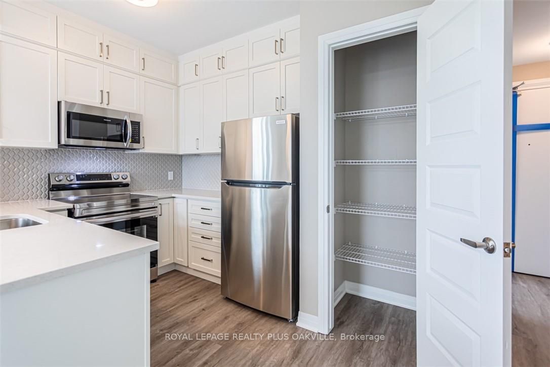 95 Dundas Street W 306 Property Photo 21