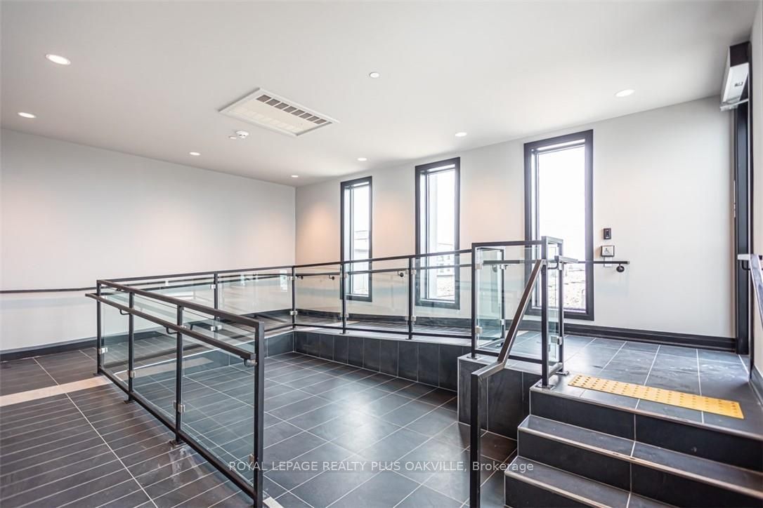 95 Dundas Street W 306 Property Photo 44