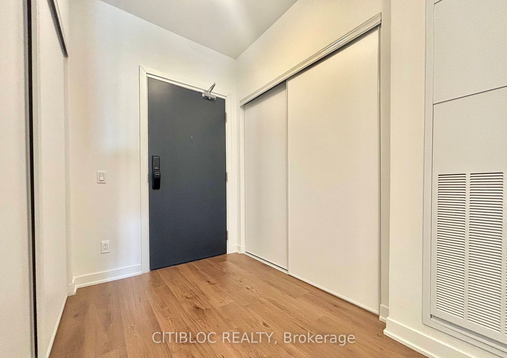 405 Dundas Street W 210 Property Photo 2