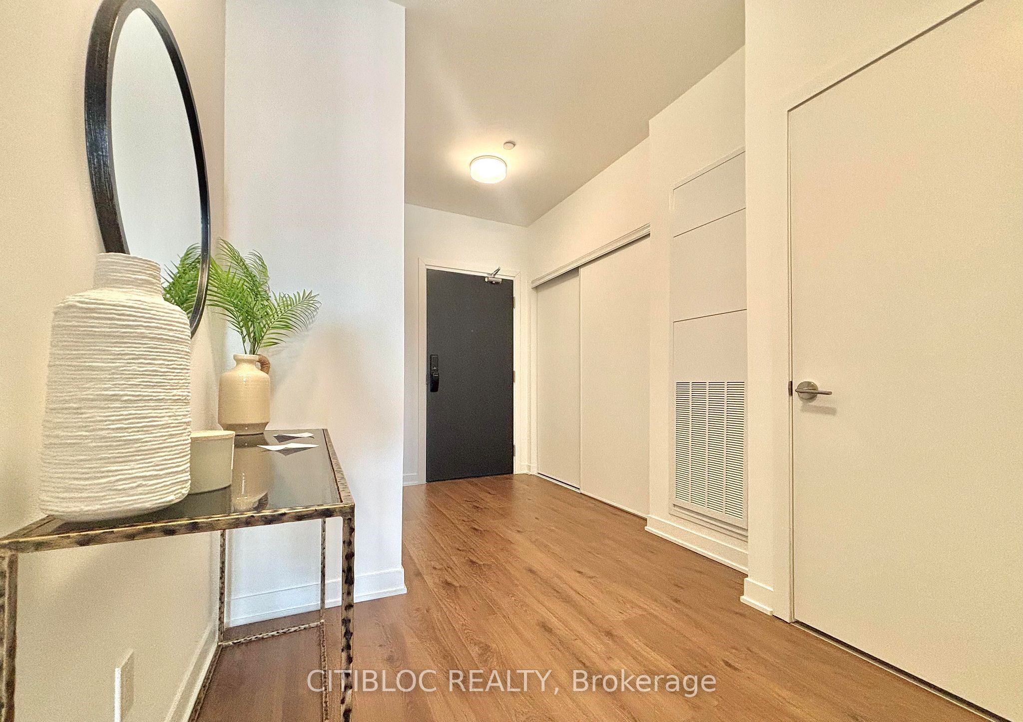 405 Dundas Street W 210 Property Photo 3