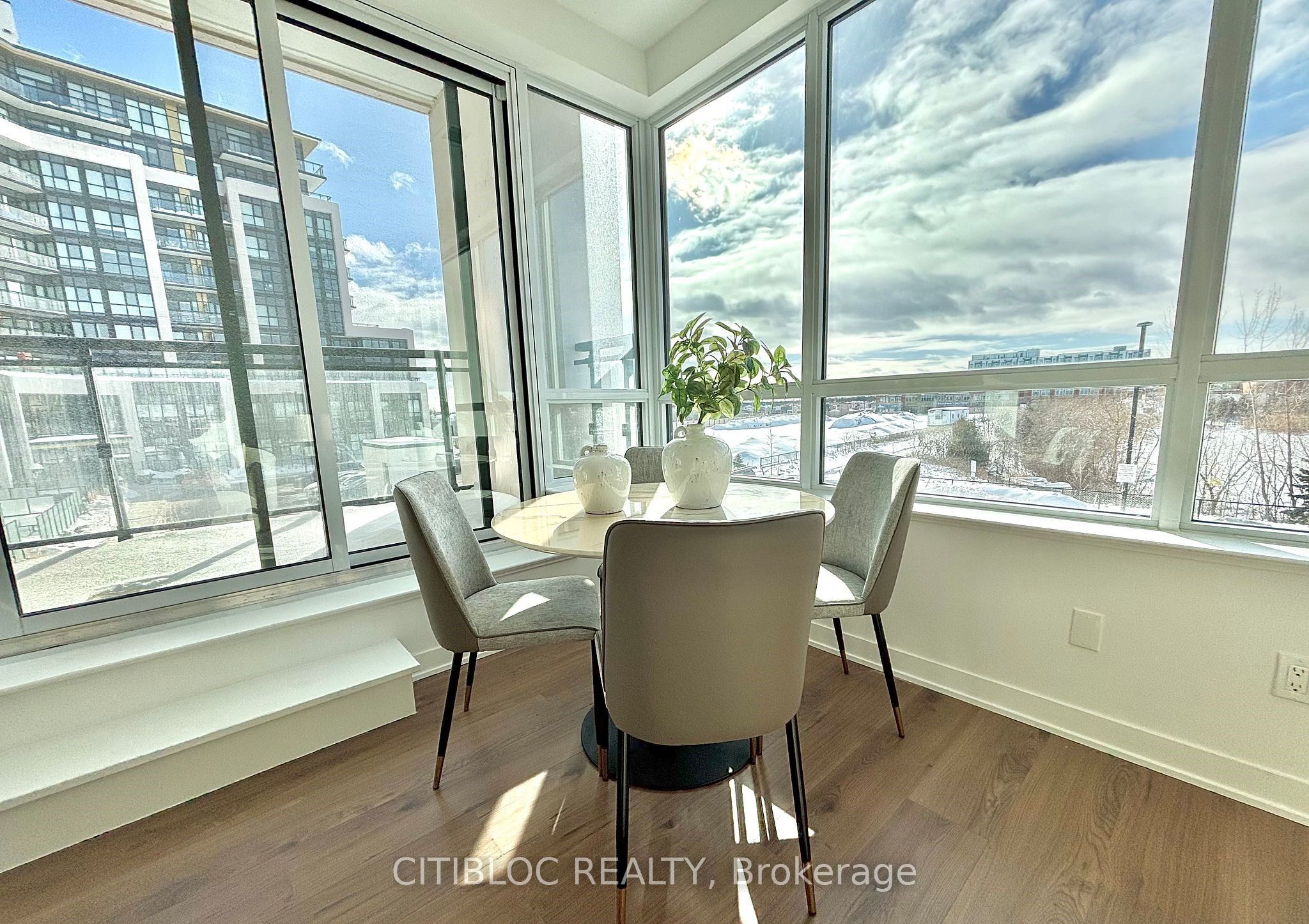 405 Dundas Street W 210 Property Photo 11