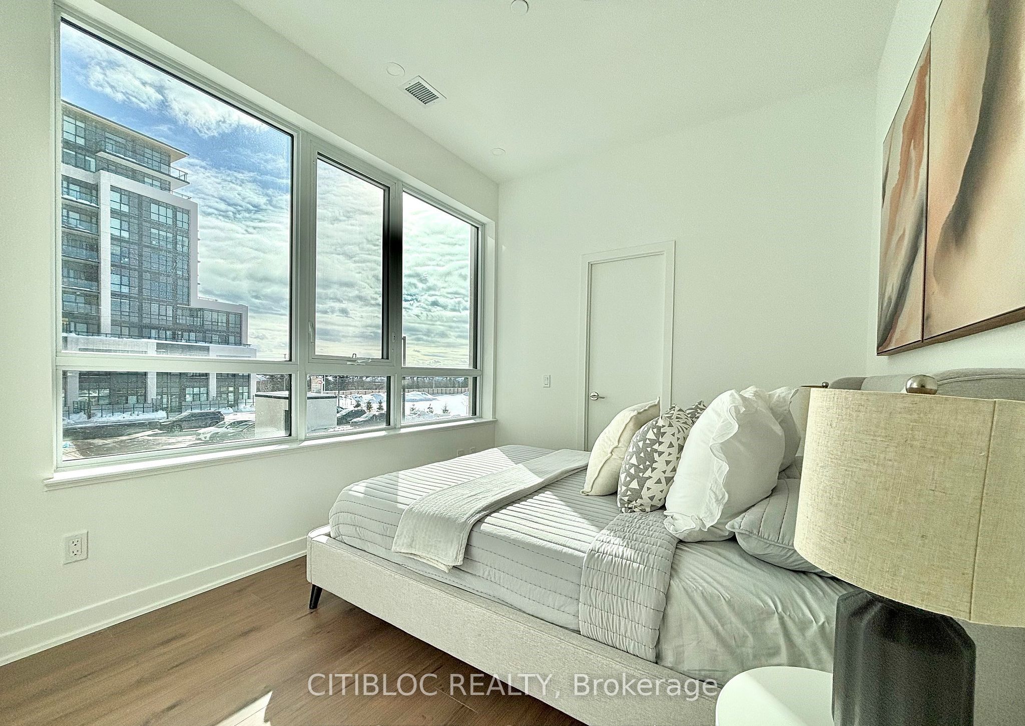 405 Dundas Street W 210 Property Photo 16