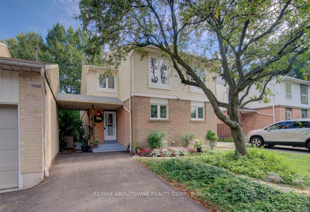 1012 Elizabeth Place Property Photo 1
