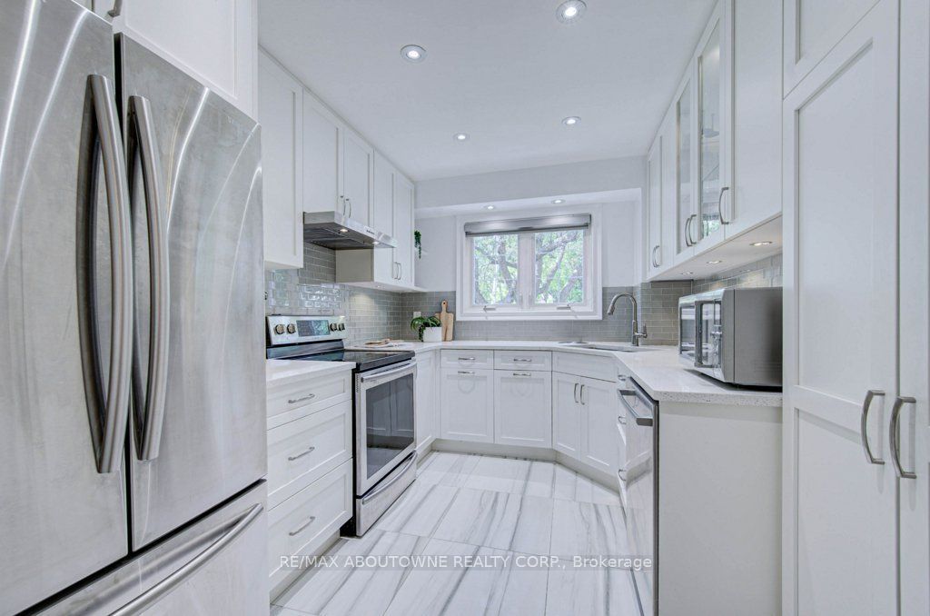 1012 Elizabeth Place Property Photo 7