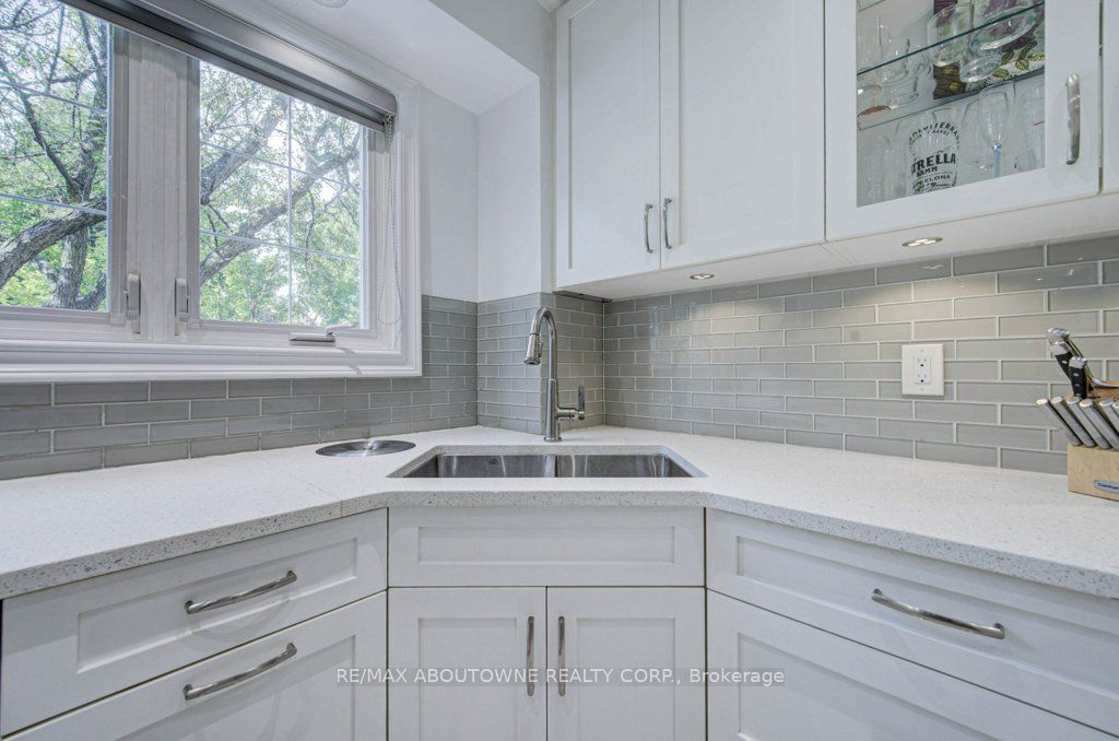 1012 Elizabeth Place Property Photo 8