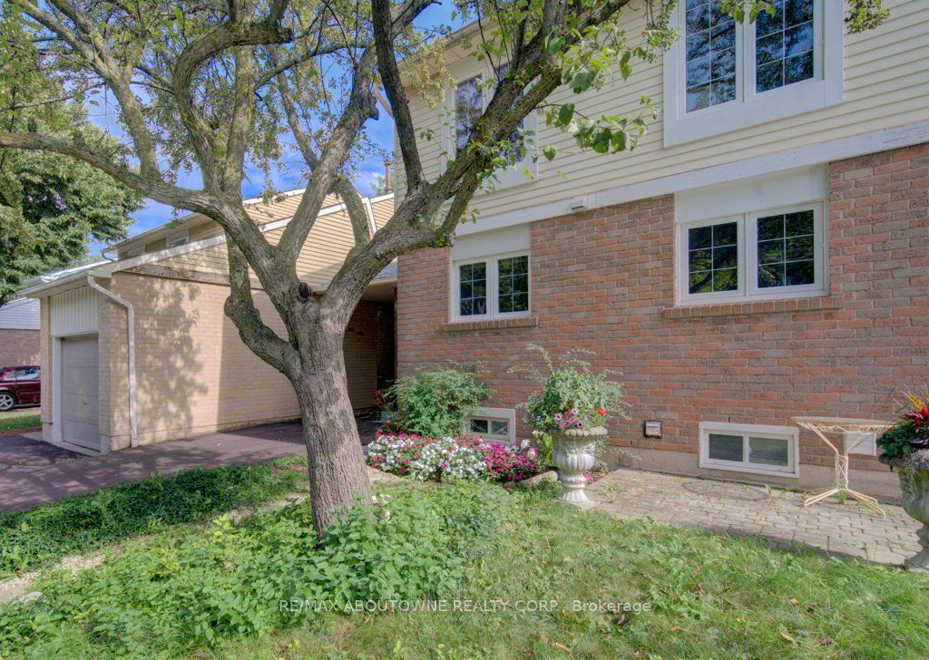 1012 Elizabeth Place Property Photo 18