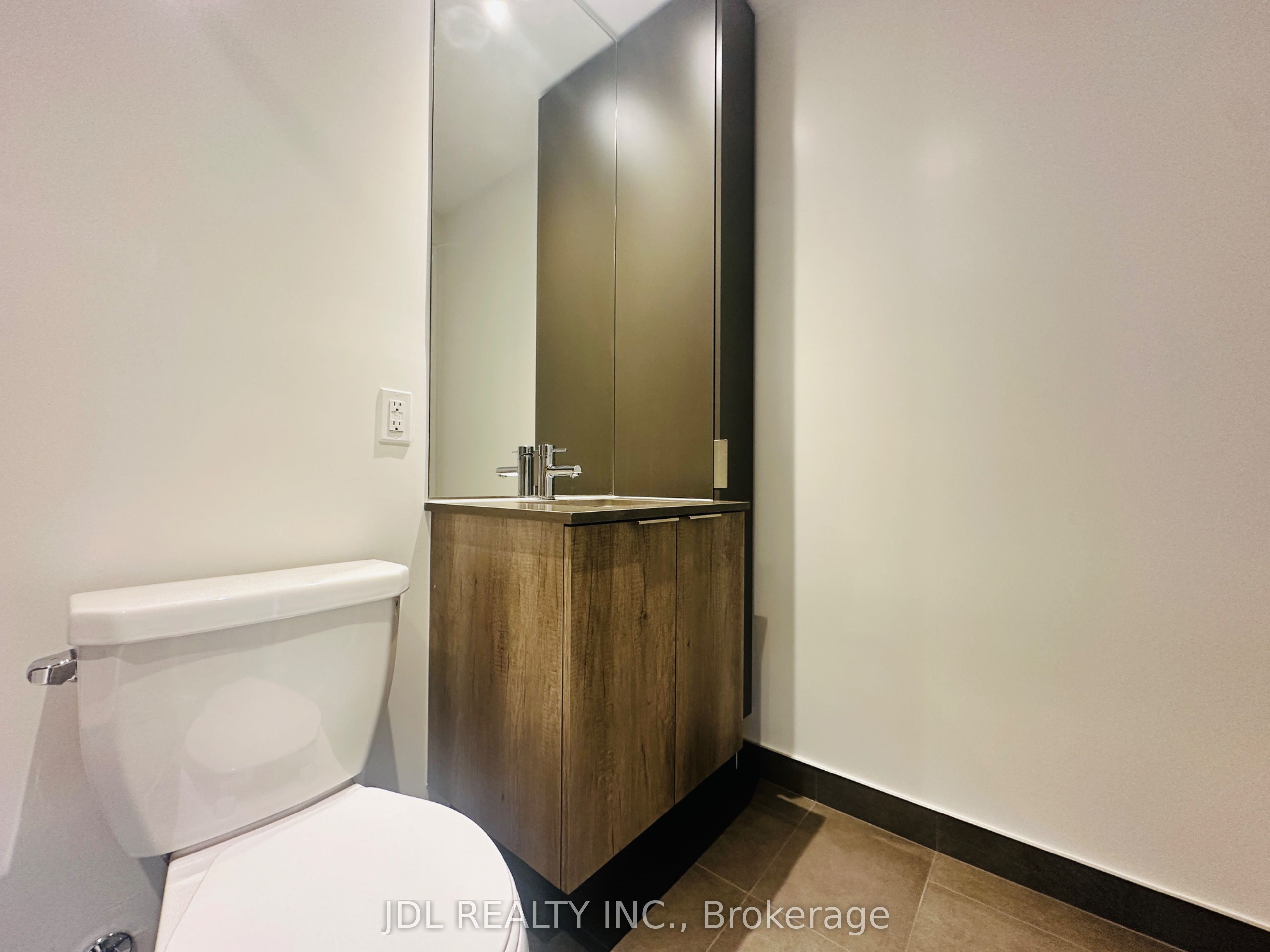 448 Burnhamthorpe Road 4102 Property Photo 8