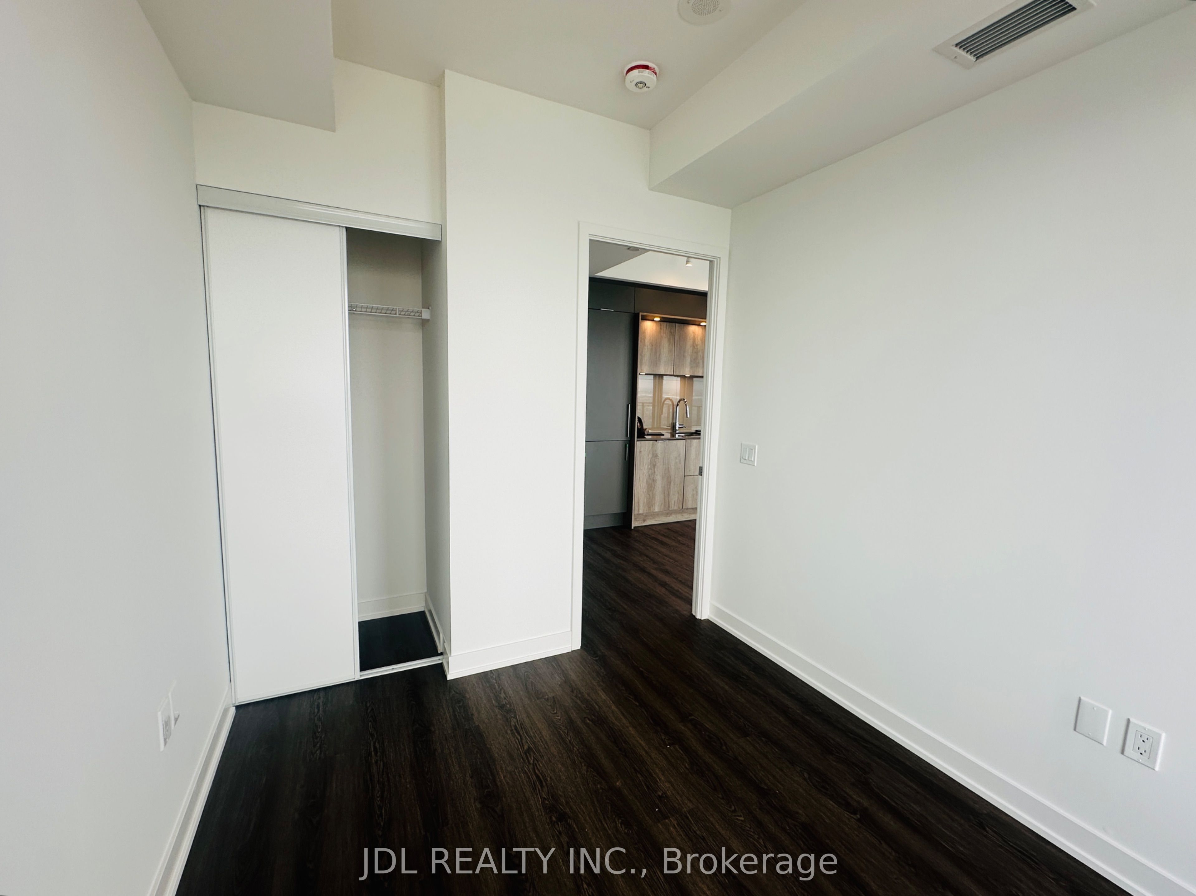 448 Burnhamthorpe Road 4102 Property Photo 16