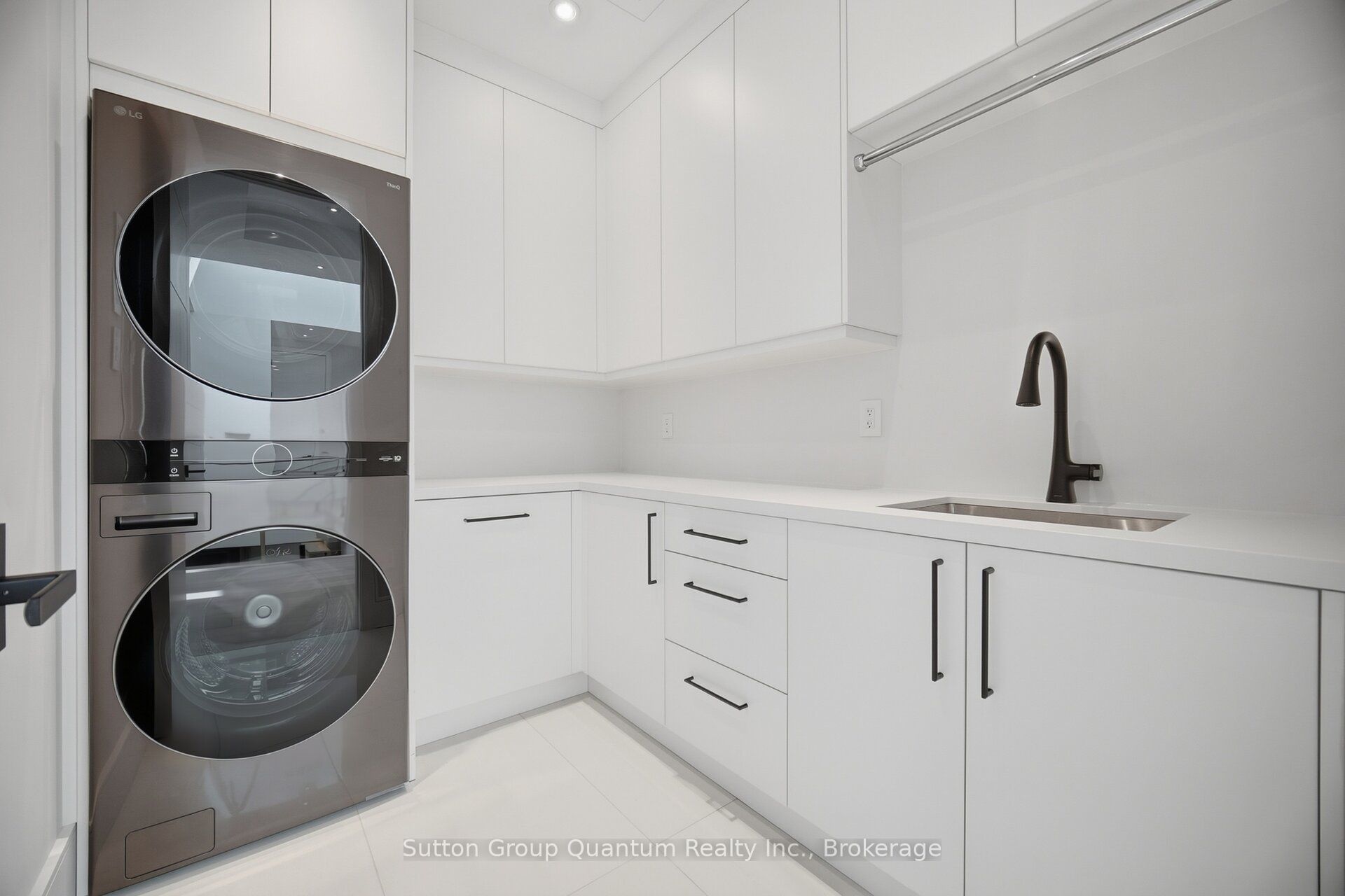 1071 Scott Avenue N Property Photo 40