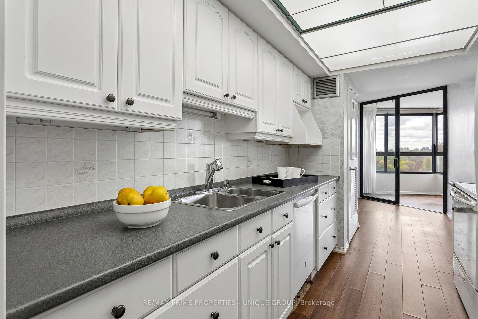 1300 Bloor Street 710 Property Photo 6