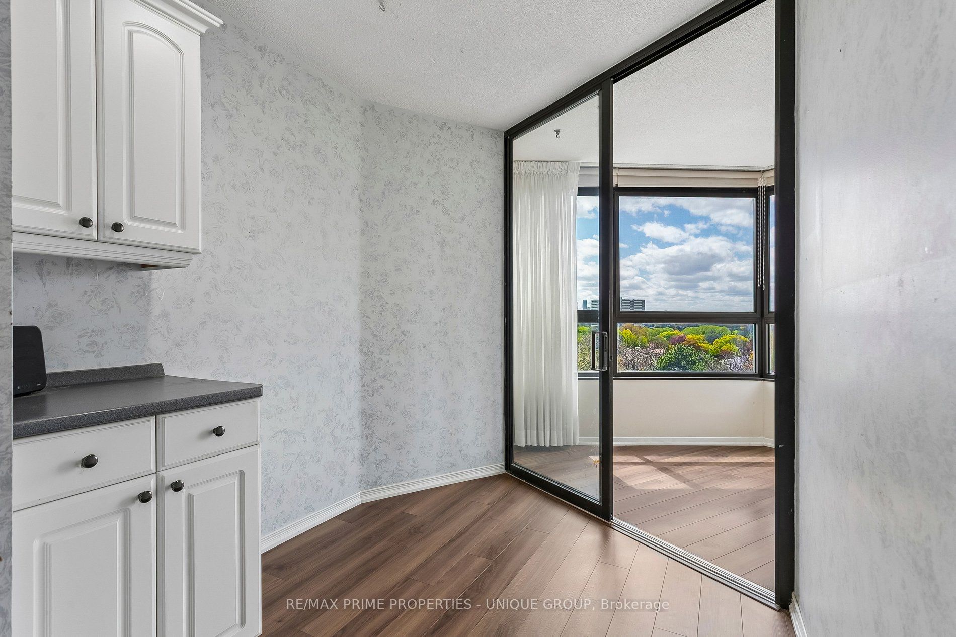 1300 Bloor Street 710 Property Photo 10
