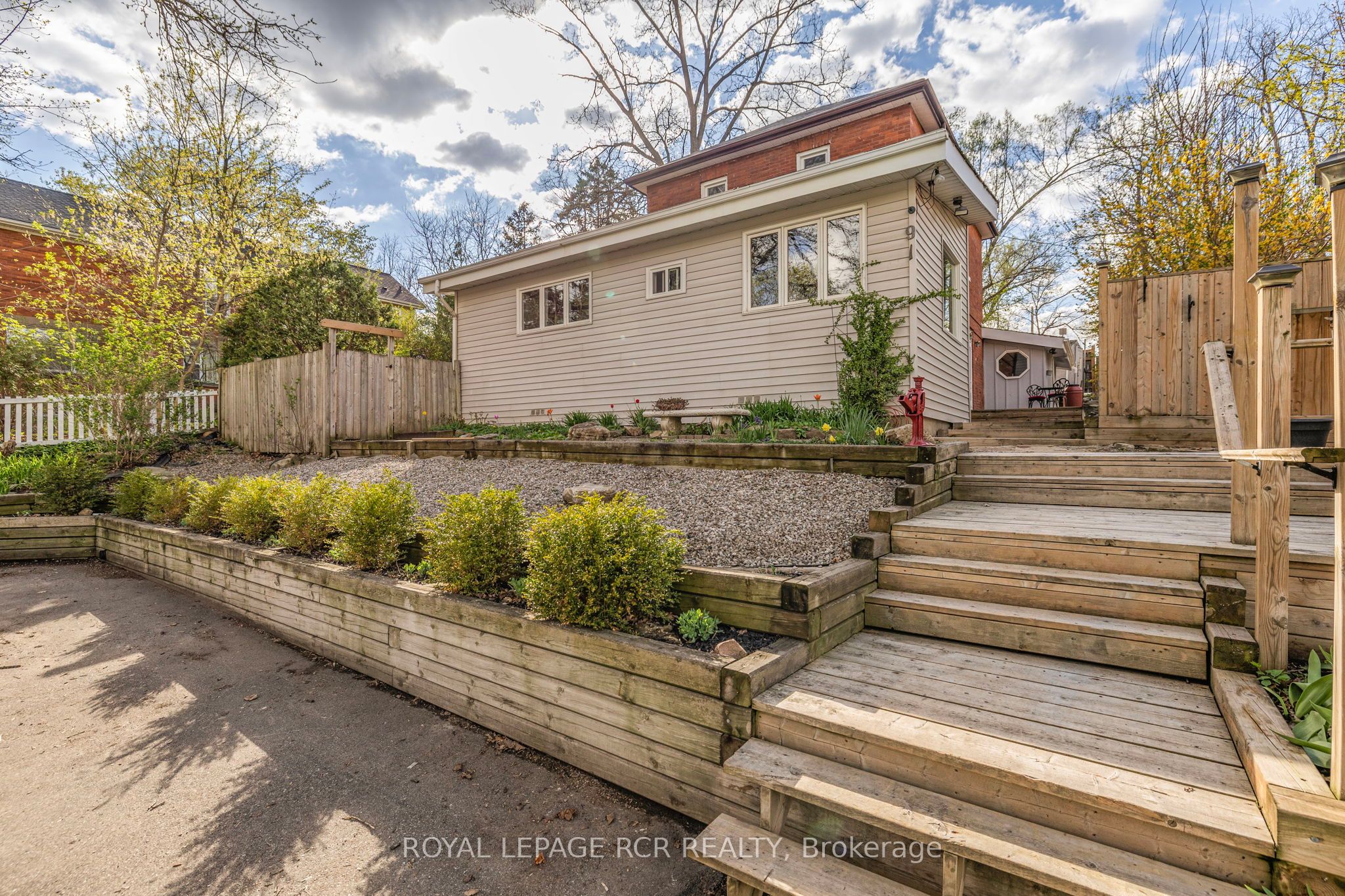 91 King Street W Property Photo 1