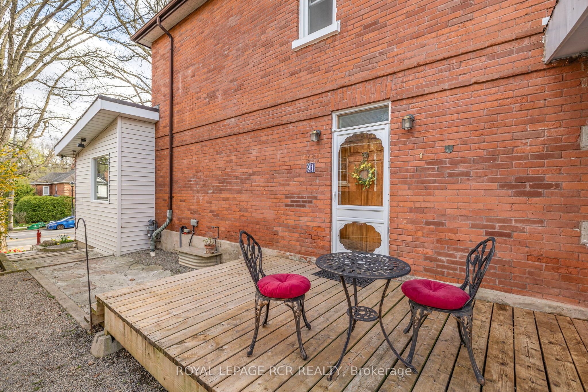 91 King Street W Property Photo 5