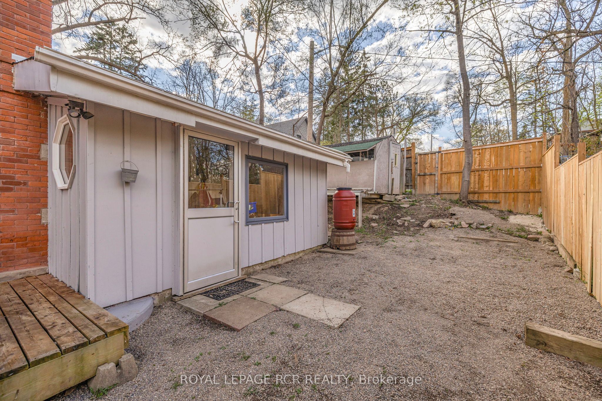 91 King Street W Property Photo 6