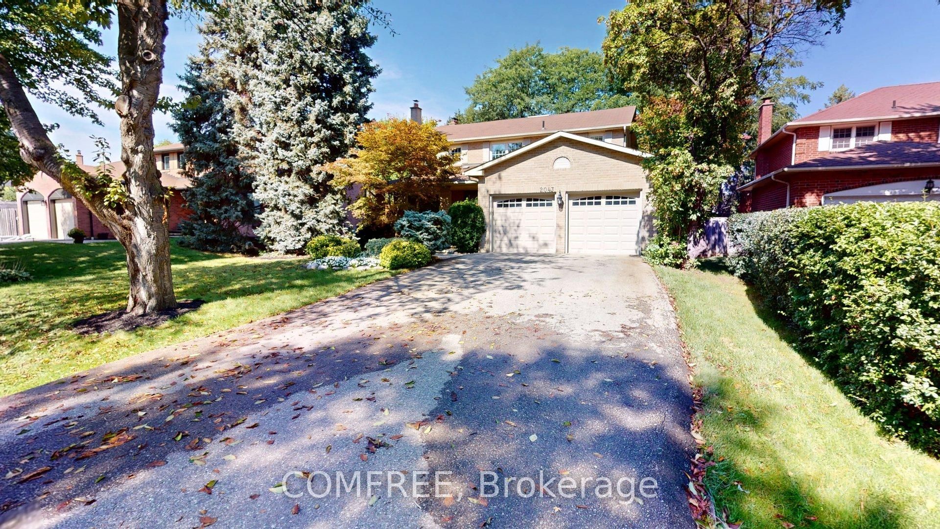 2043 Burbank Drive Property Photo 1