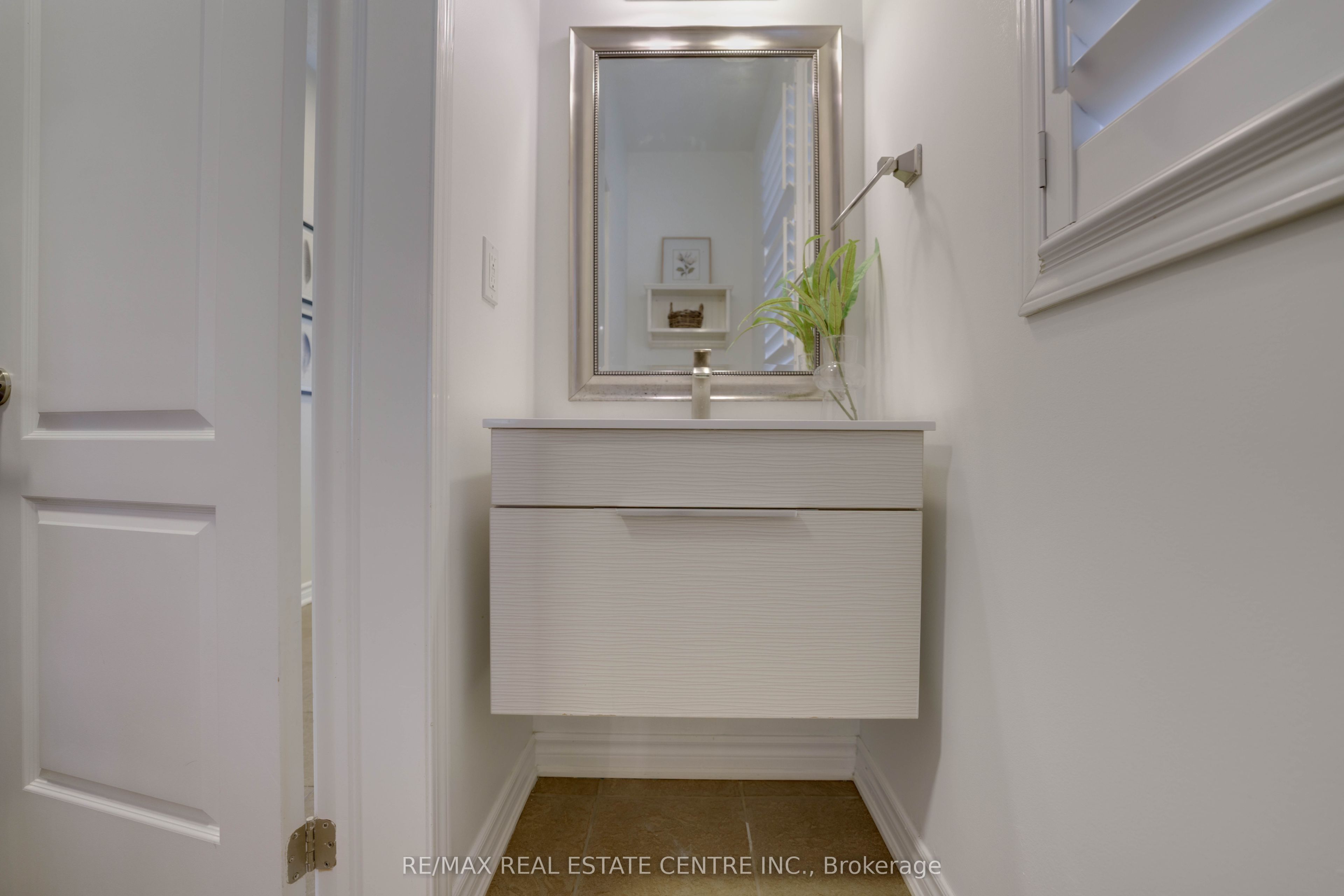 907 Etherington Way Property Photo 13