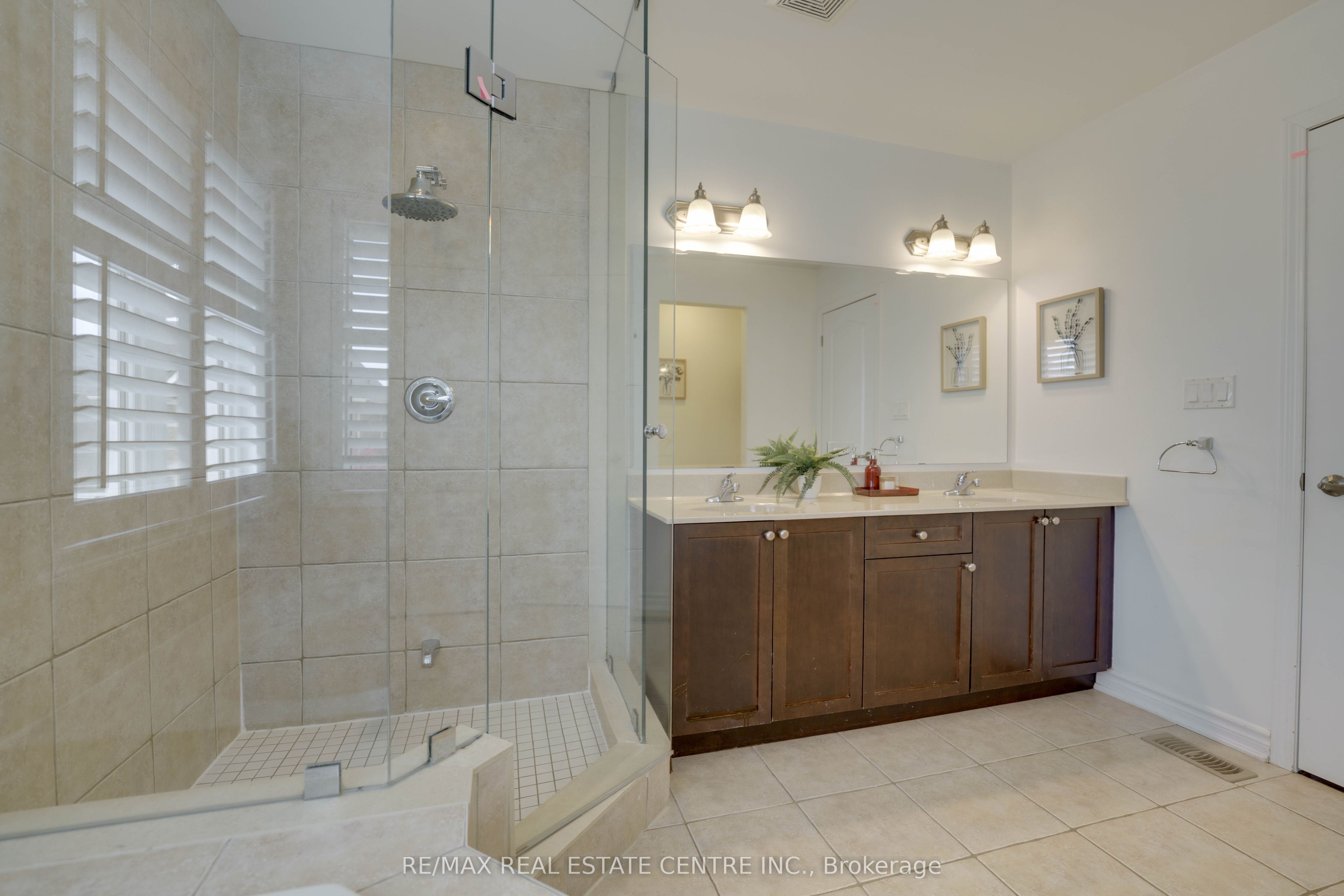 907 Etherington Way Property Photo 21