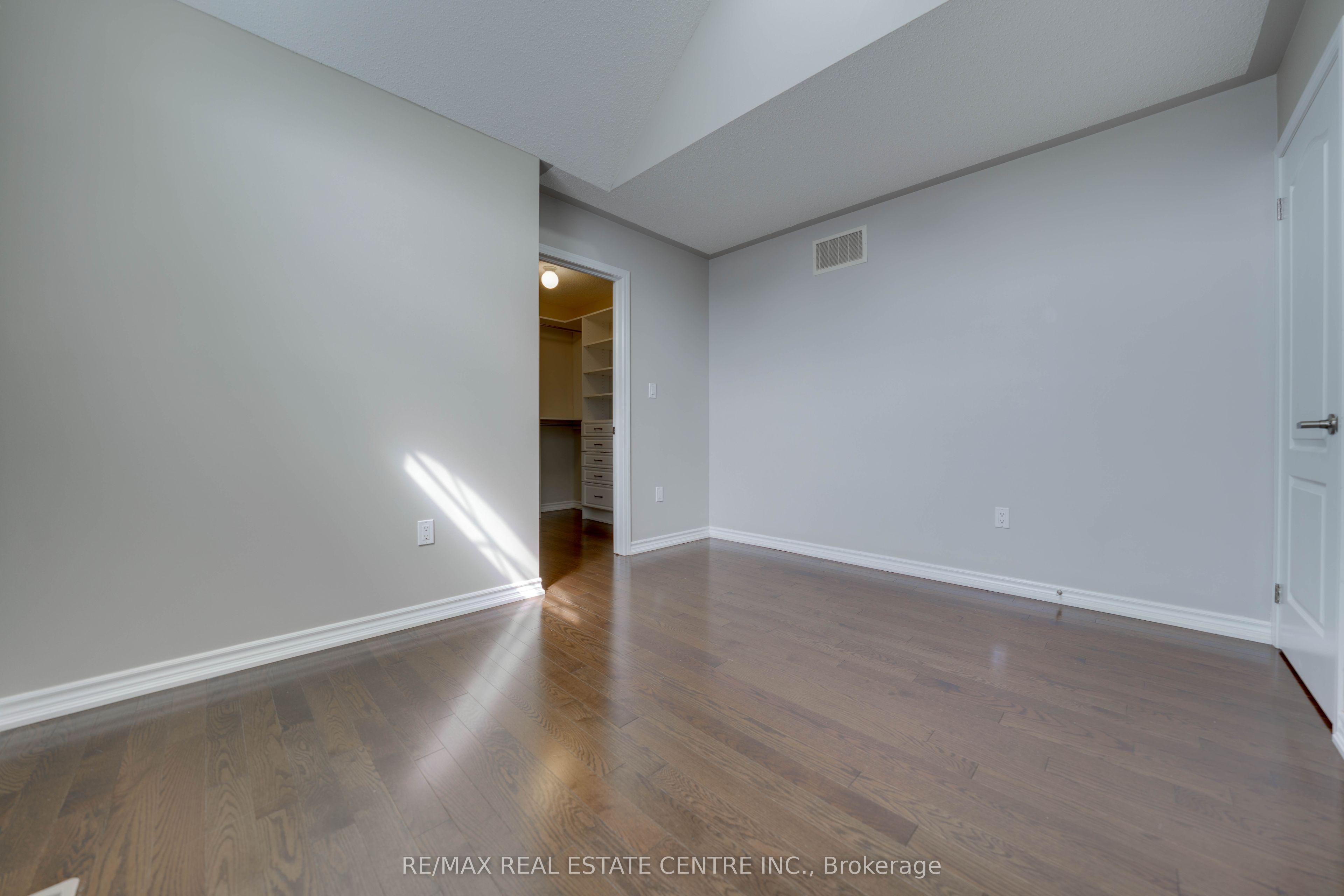 907 Etherington Way Property Photo 26