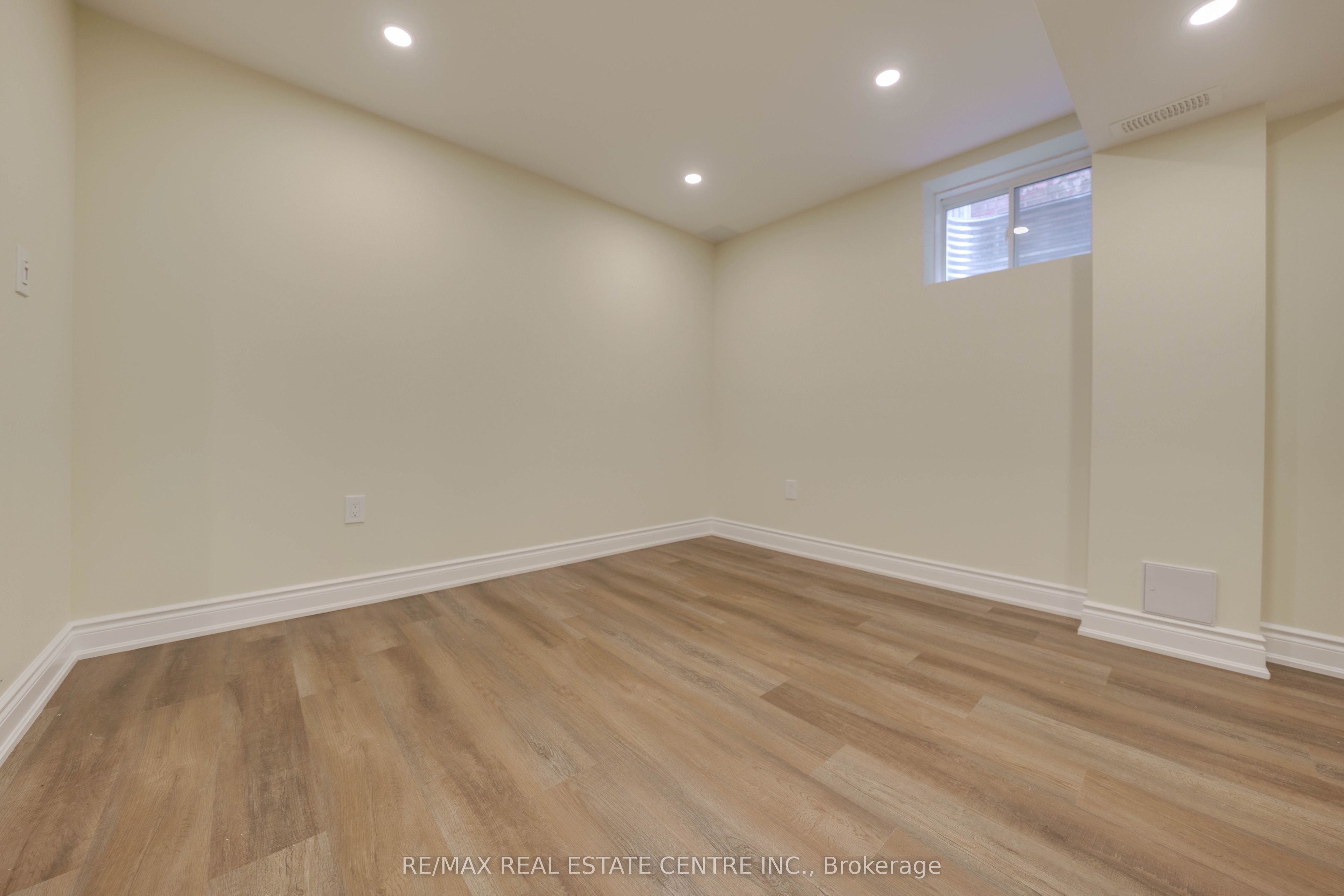 907 Etherington Way Property Photo 34