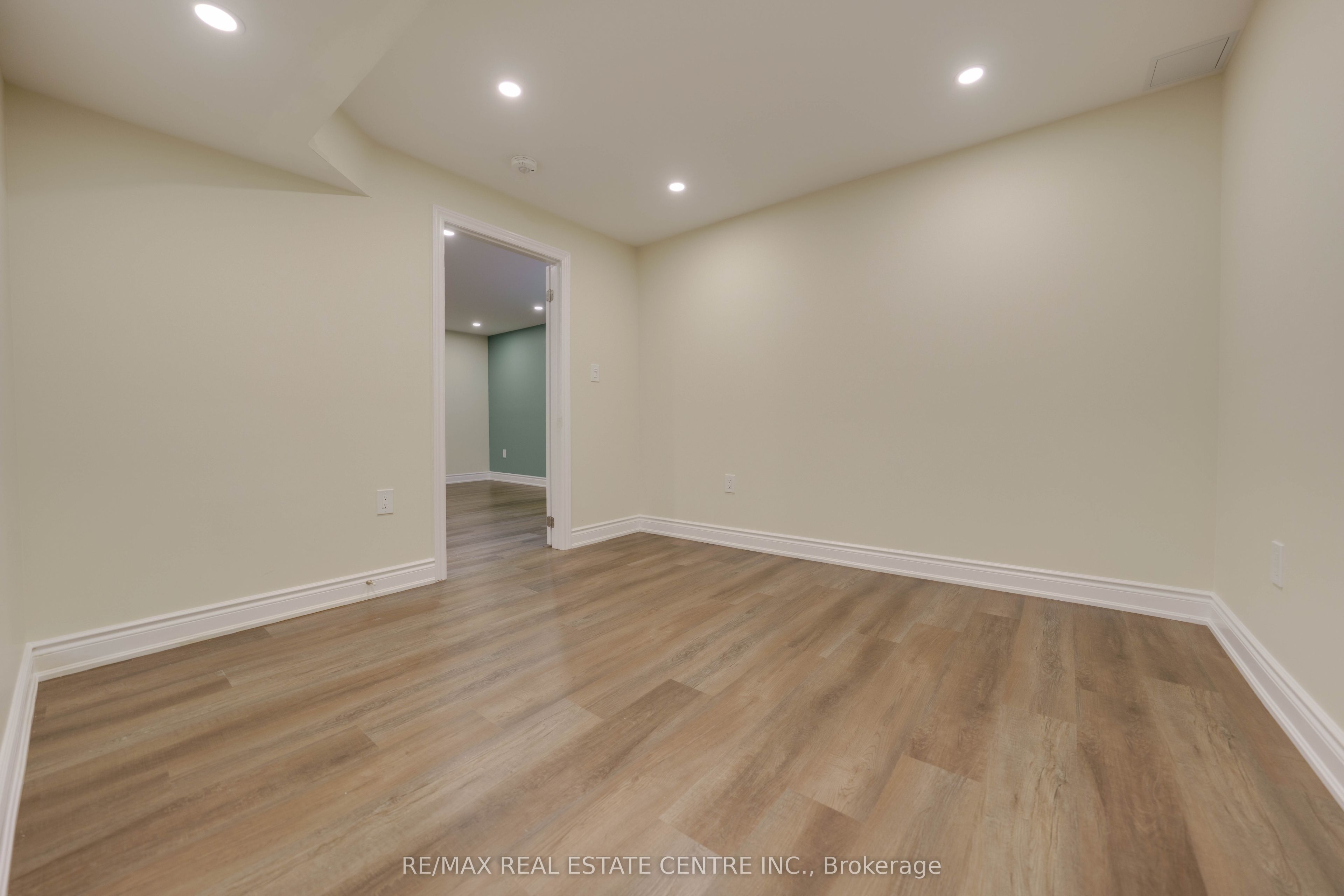 907 Etherington Way Property Photo 35