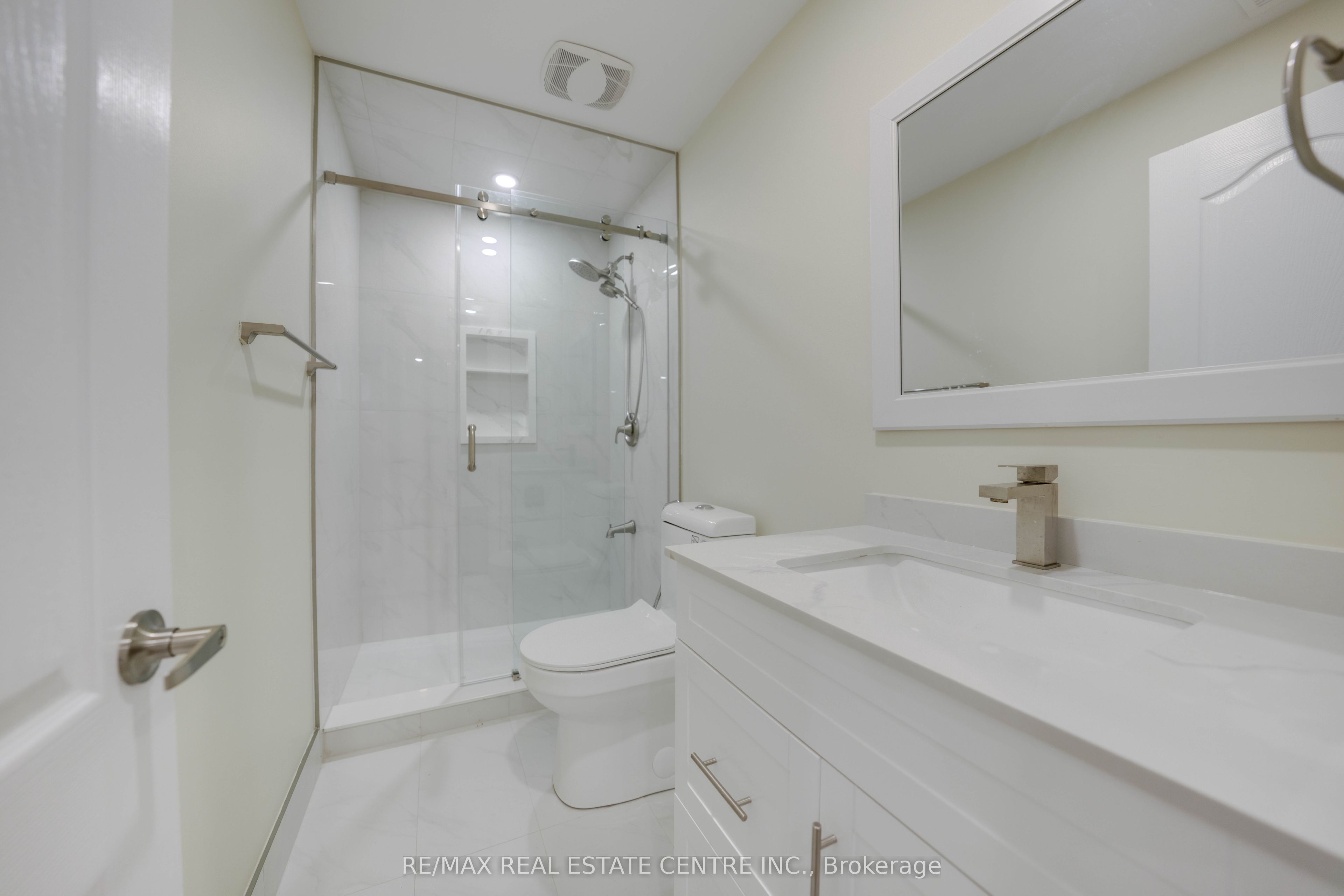 907 Etherington Way Property Photo 36
