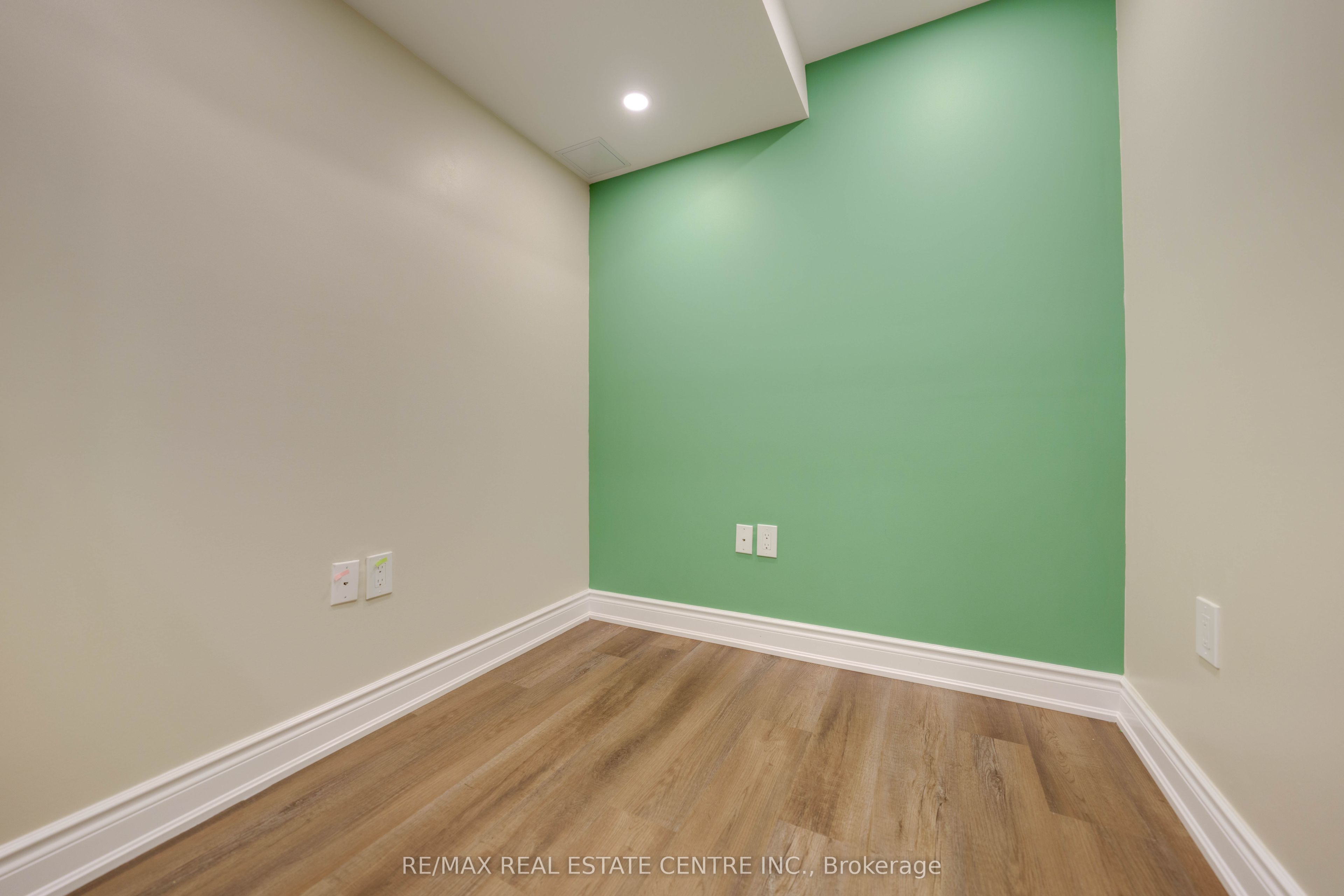 907 Etherington Way Property Photo 38