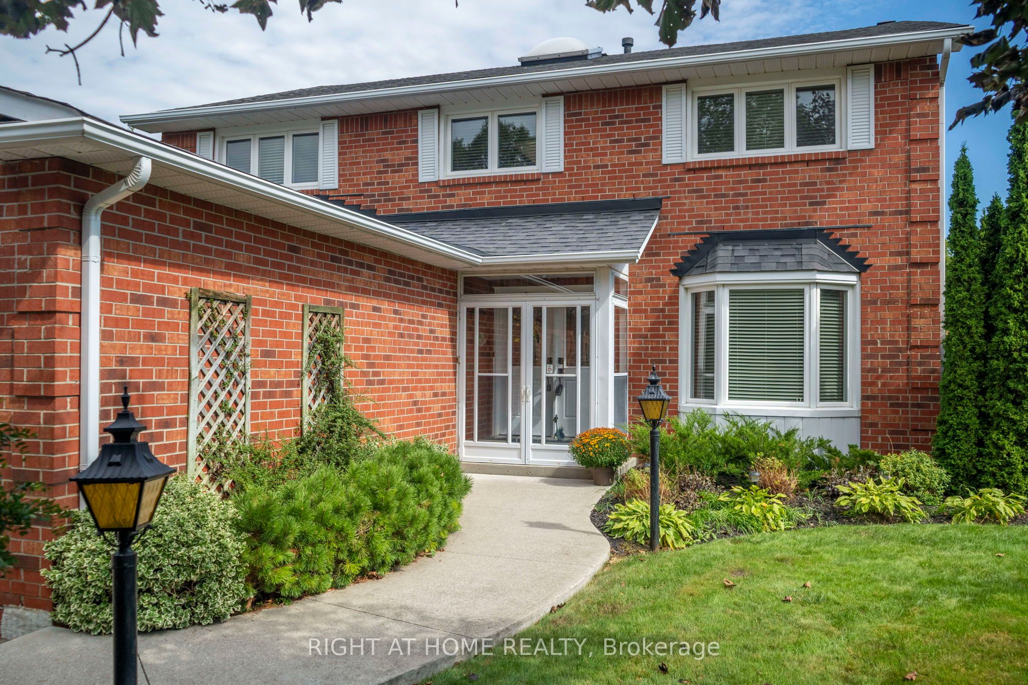 20 Mowat Court Property Photo 2