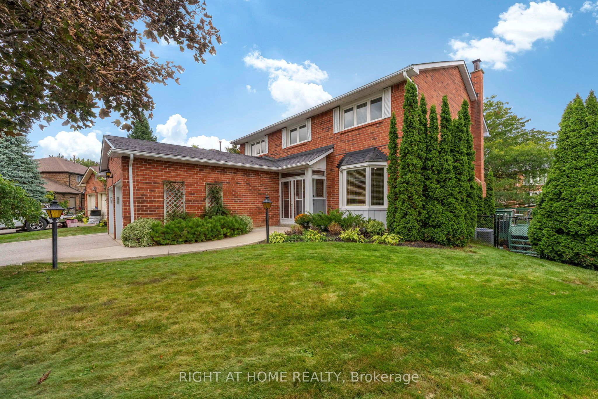 20 Mowat Court Property Photo 3