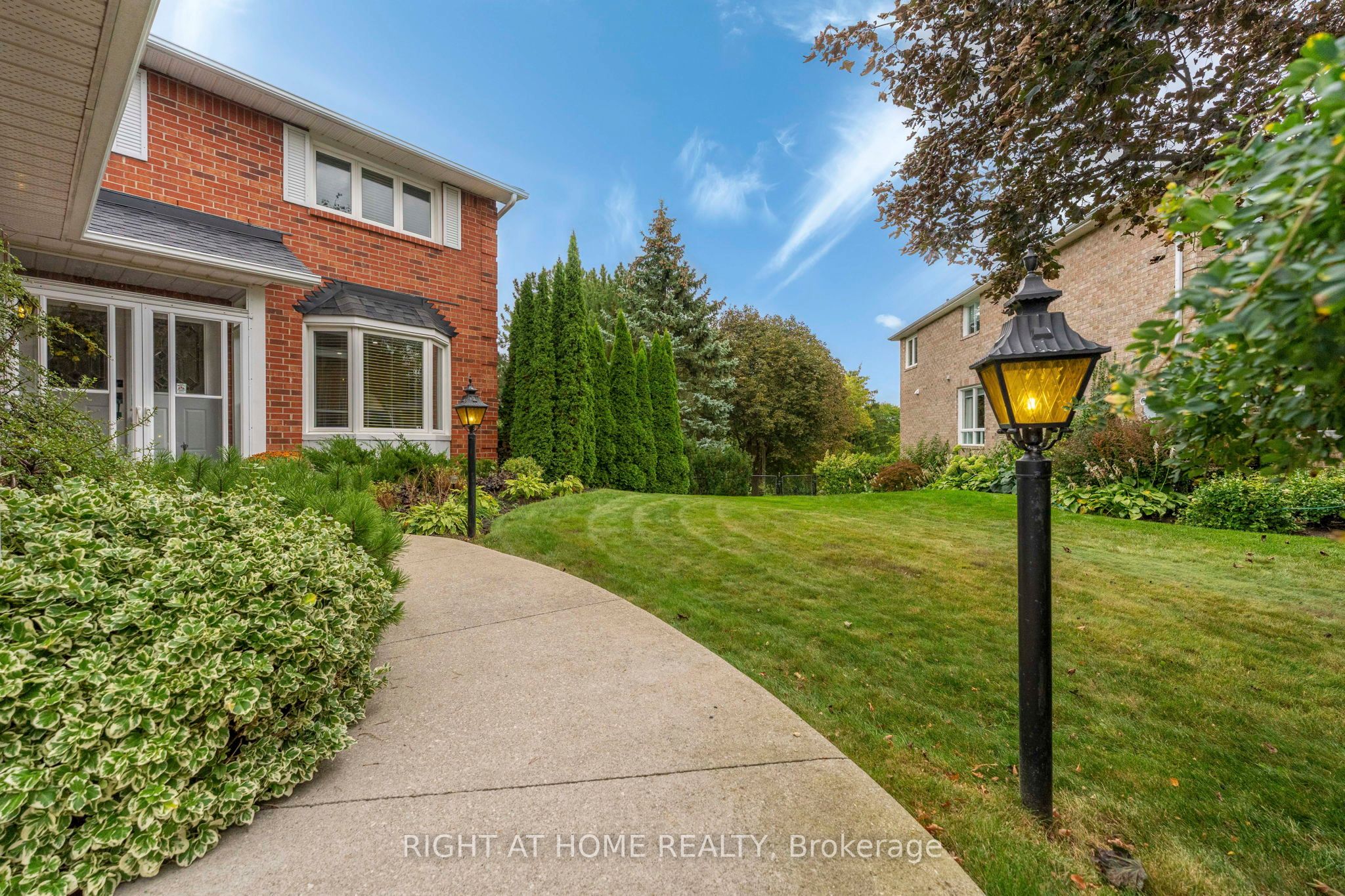 20 Mowat Court Property Photo 4