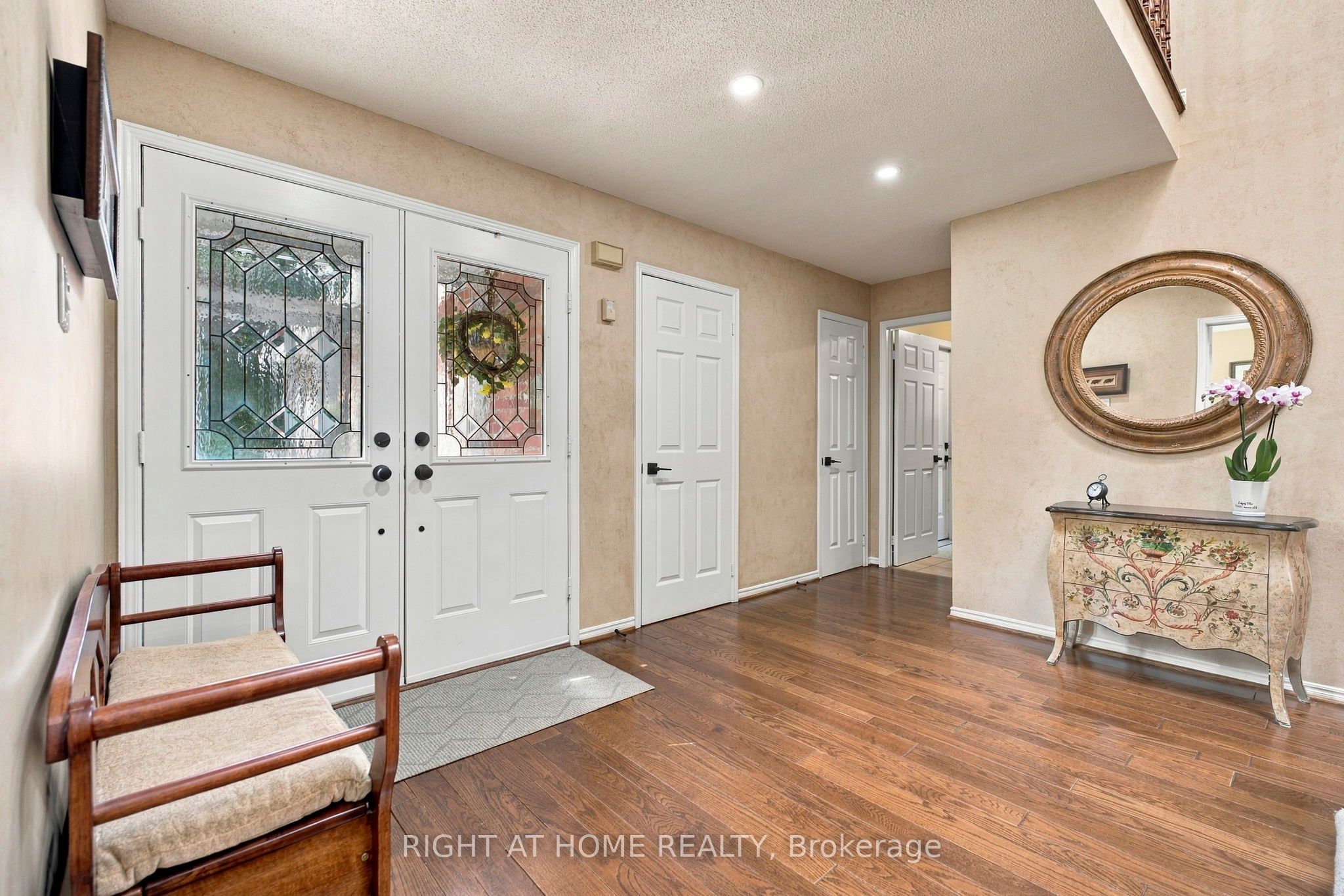 20 Mowat Court Property Photo 5