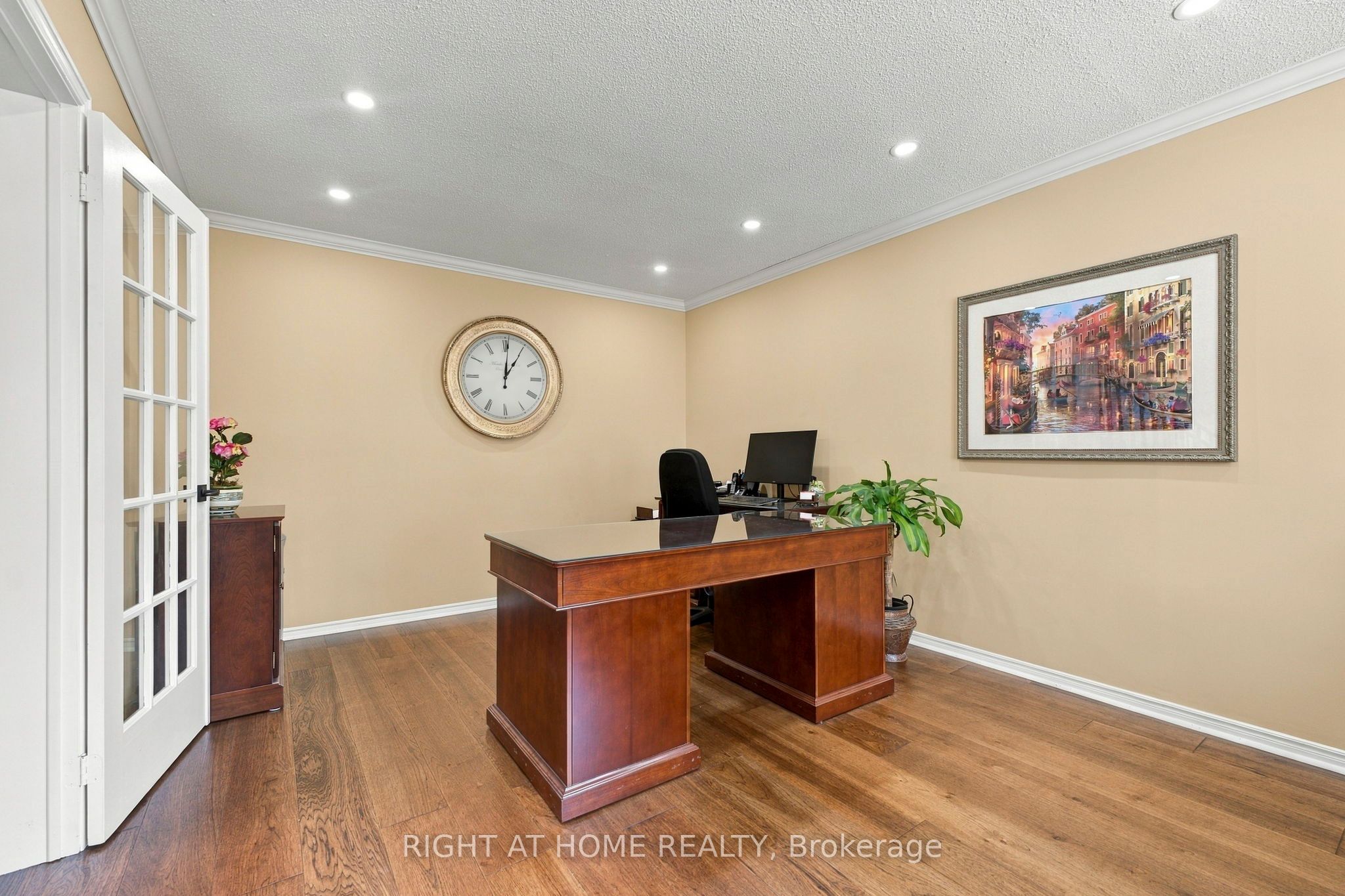 20 Mowat Court Property Photo 9
