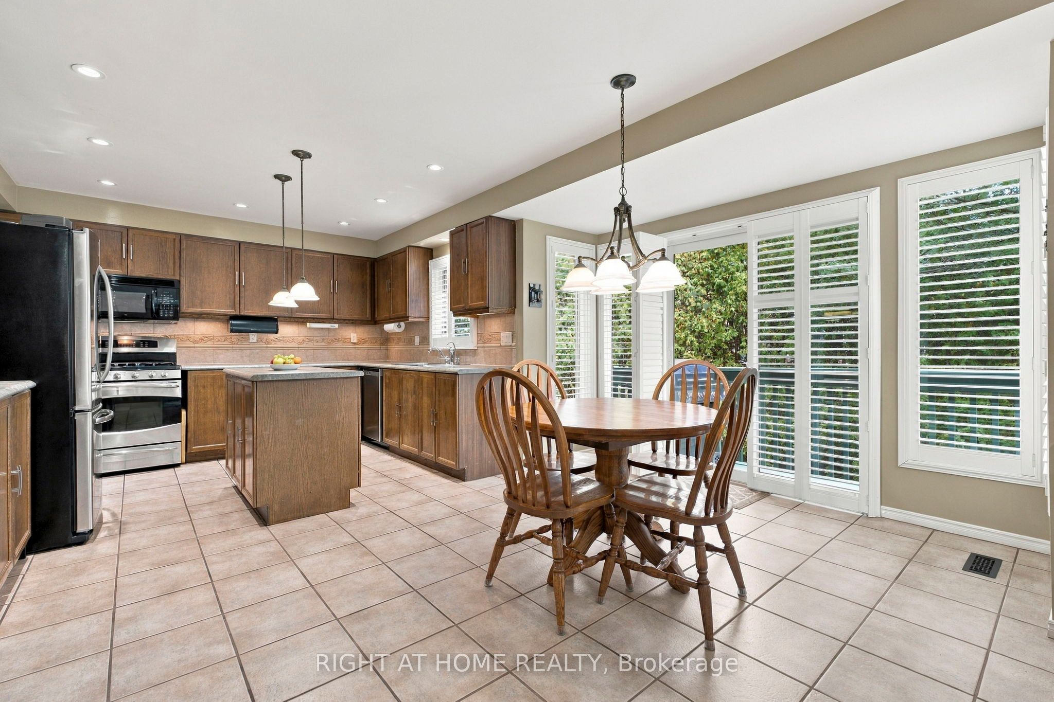 20 Mowat Court Property Photo 15