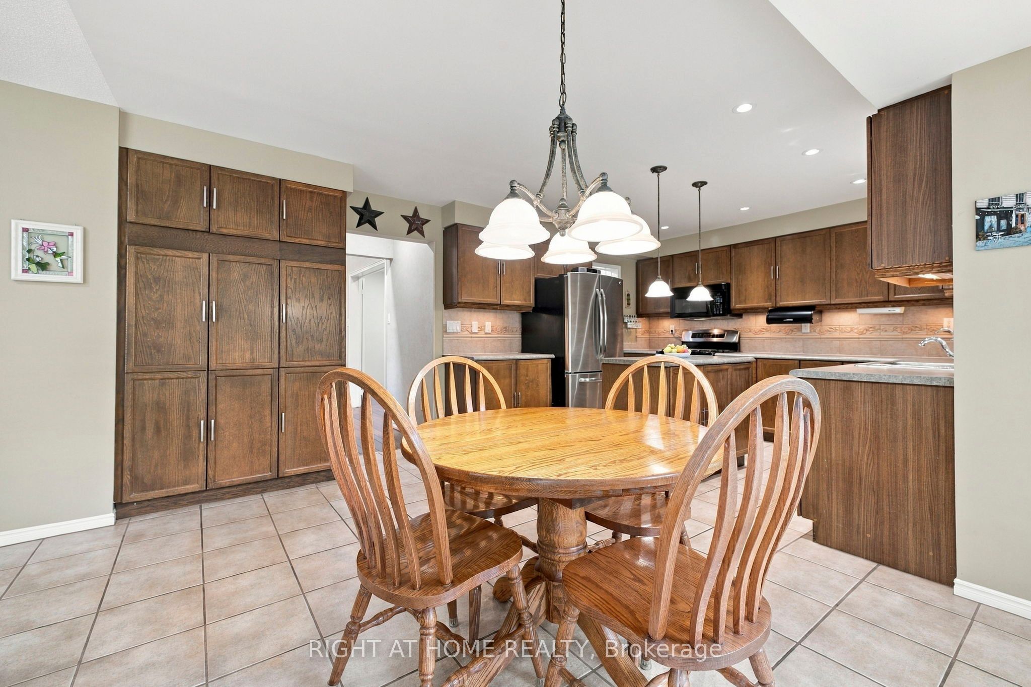 20 Mowat Court Property Photo 16