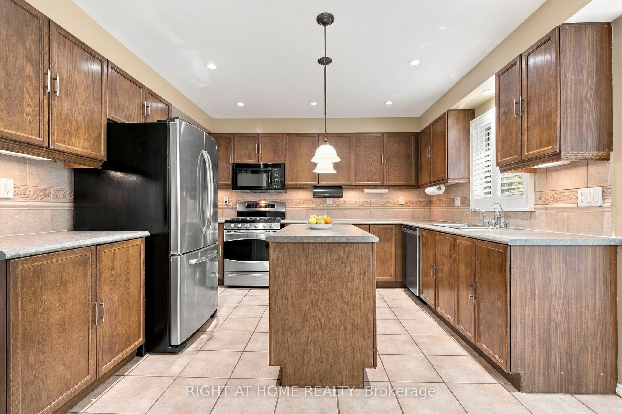 20 Mowat Court Property Photo 18