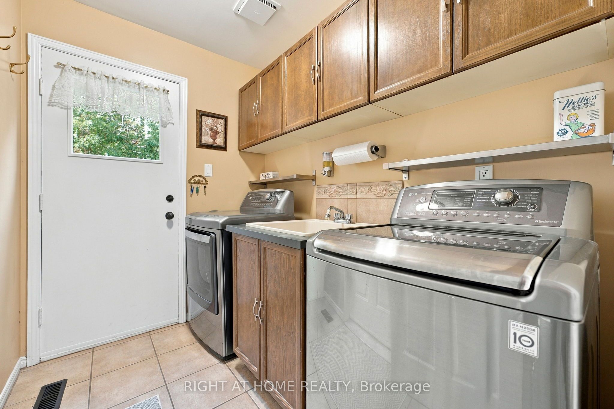 20 Mowat Court Property Photo 23
