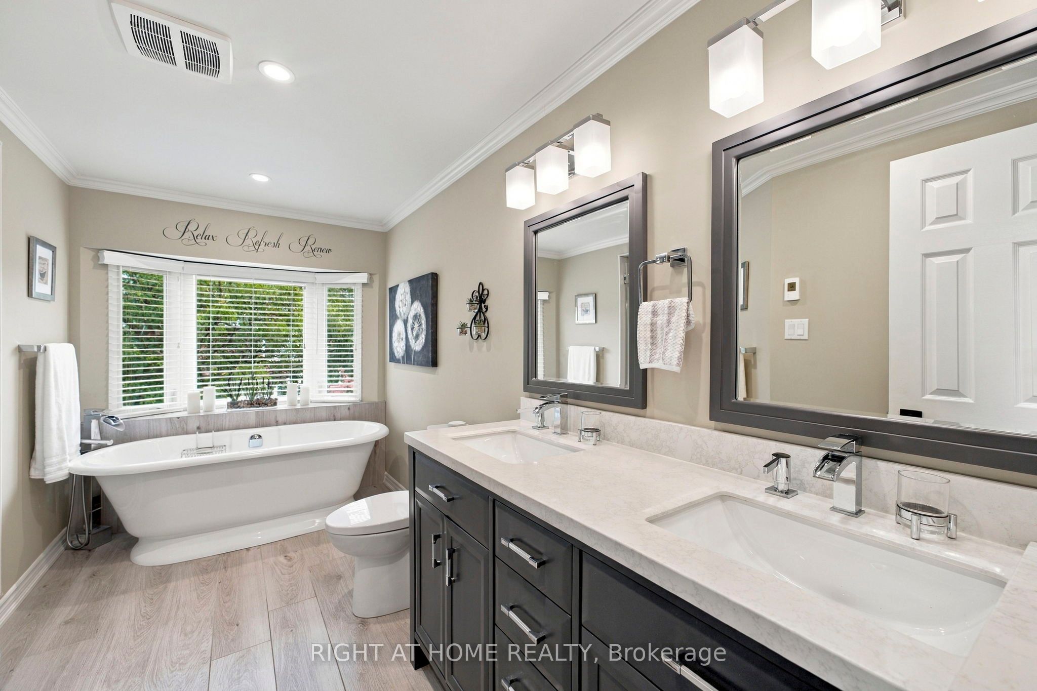 20 Mowat Court Property Photo 32