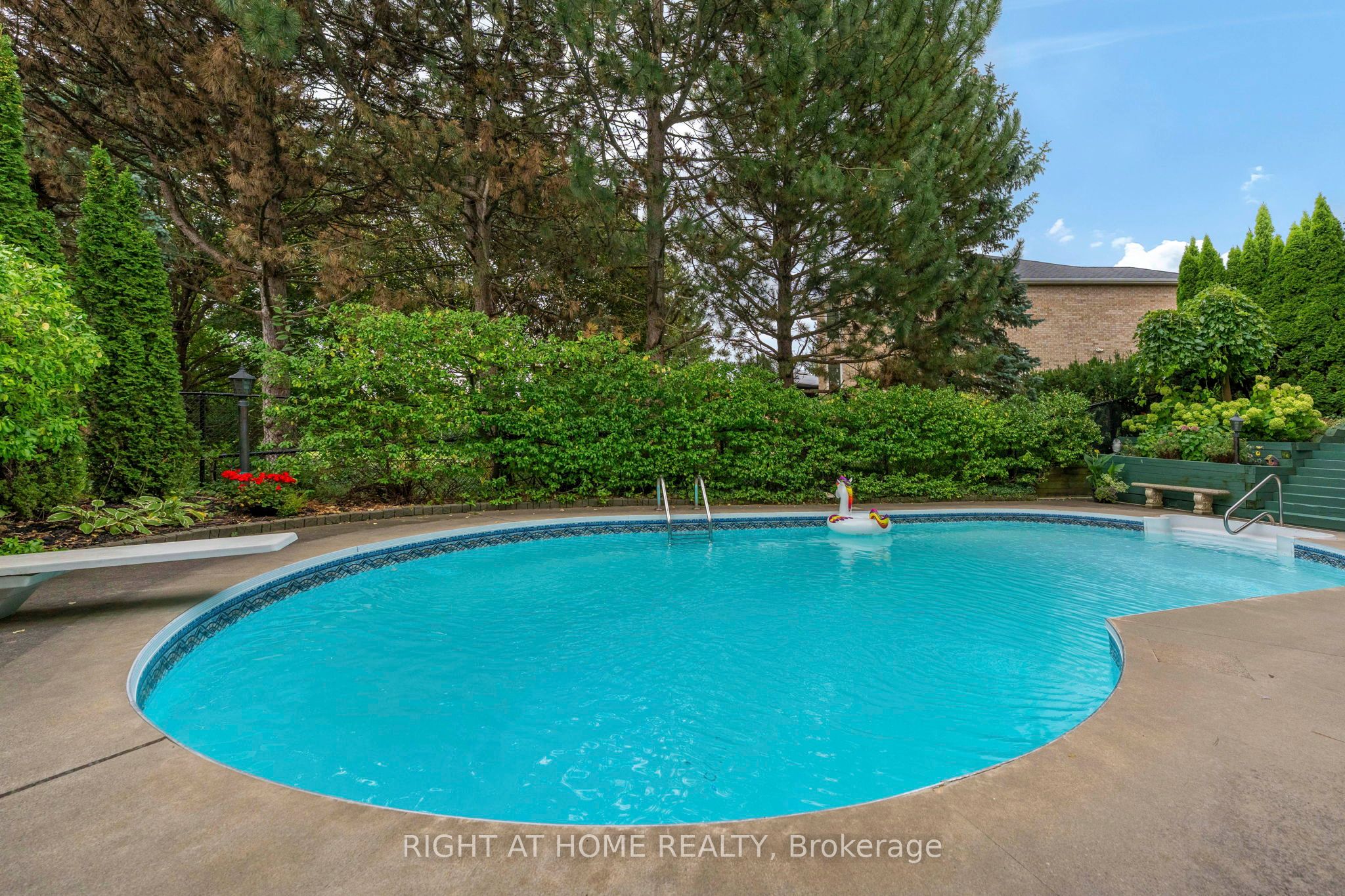 20 Mowat Court Property Photo 47