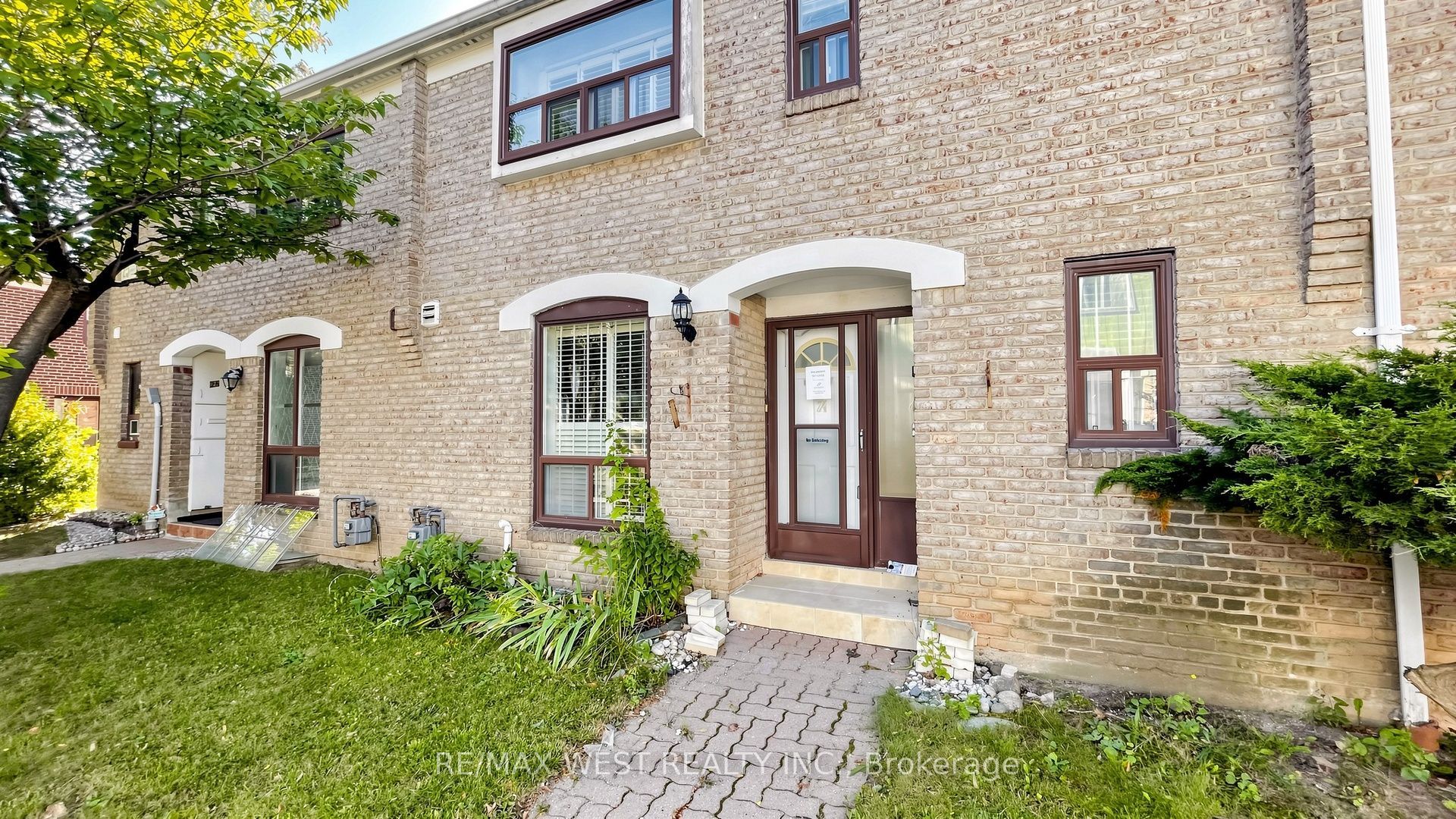25 Gosford Boulevard 24 Property Photo 4