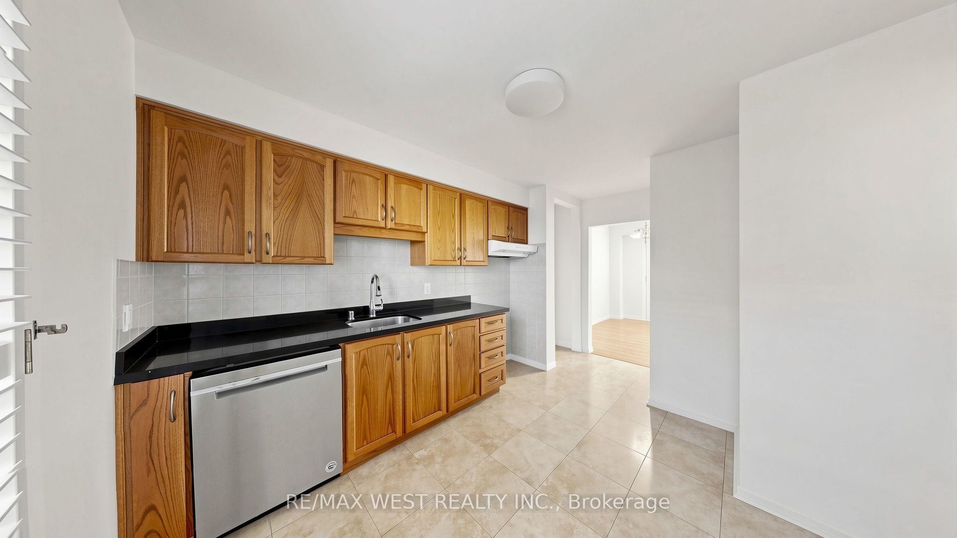 25 Gosford Boulevard 24 Property Photo 16