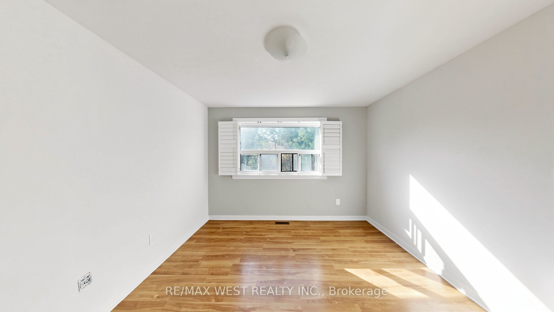 25 Gosford Boulevard 24 Property Photo 23