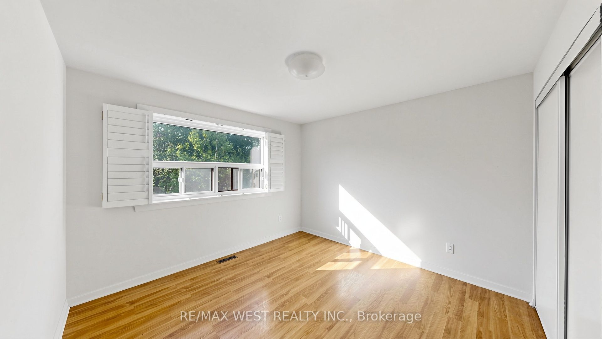 25 Gosford Boulevard 24 Property Photo 25