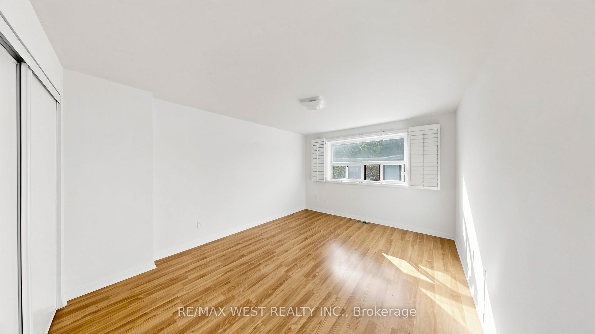 25 Gosford Boulevard 24 Property Photo 29