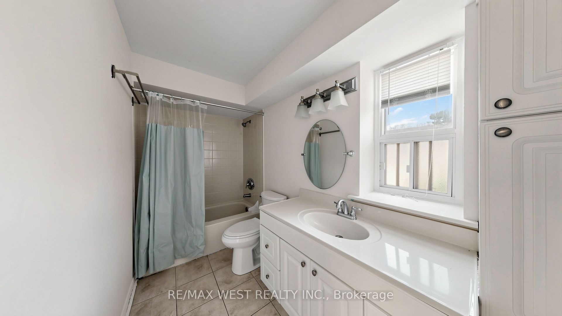 25 Gosford Boulevard 24 Property Photo 31