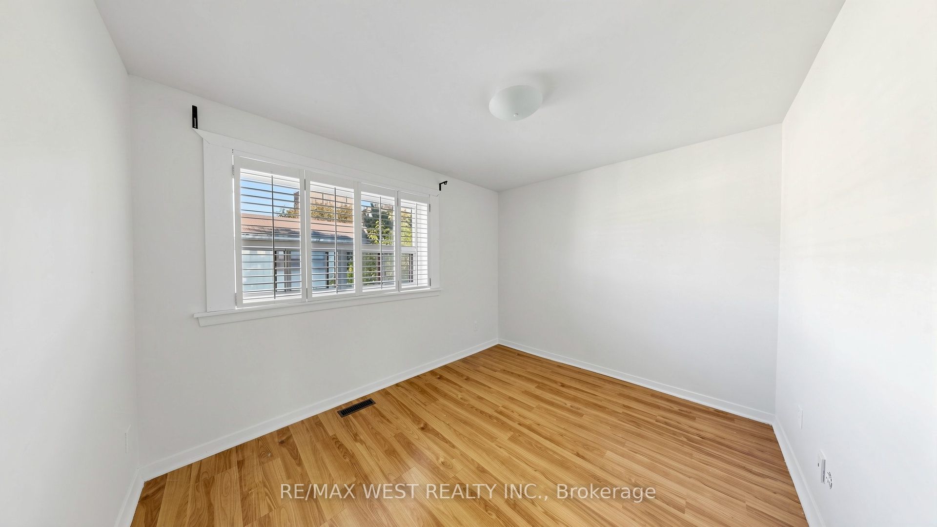 25 Gosford Boulevard 24 Property Photo 32