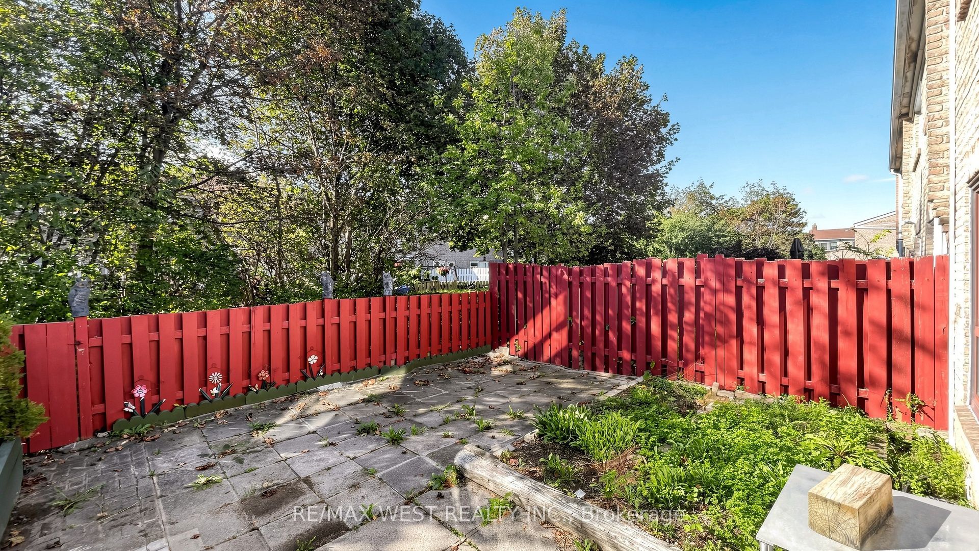 25 Gosford Boulevard 24 Property Photo 35