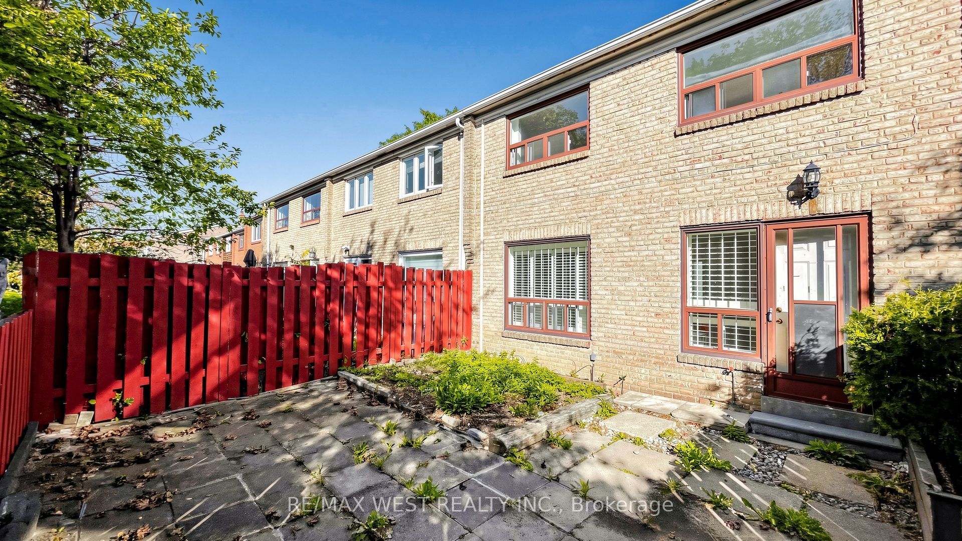 25 Gosford Boulevard 24 Property Photo 37