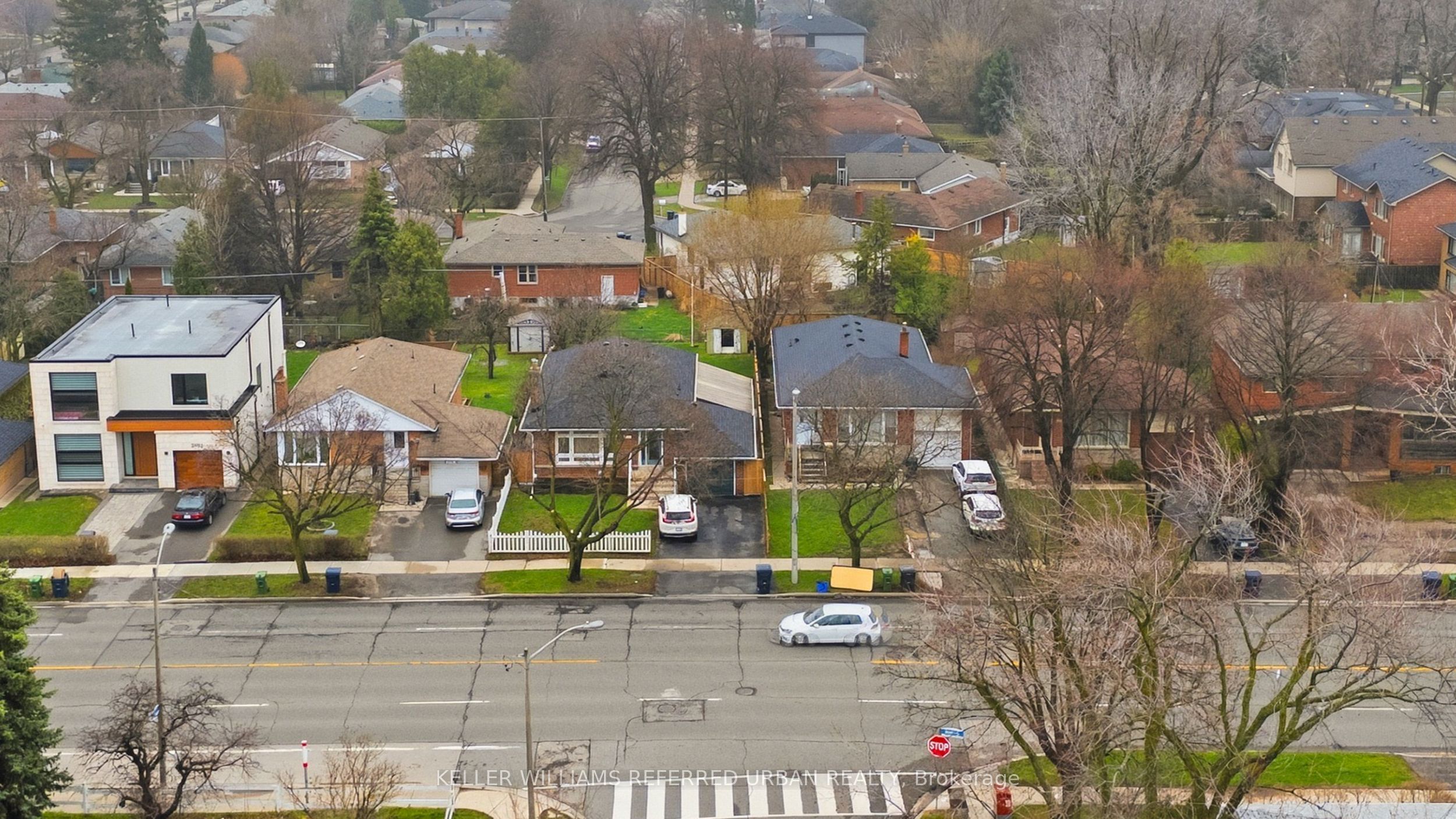 3987 Bloor Street W Property Photo 5