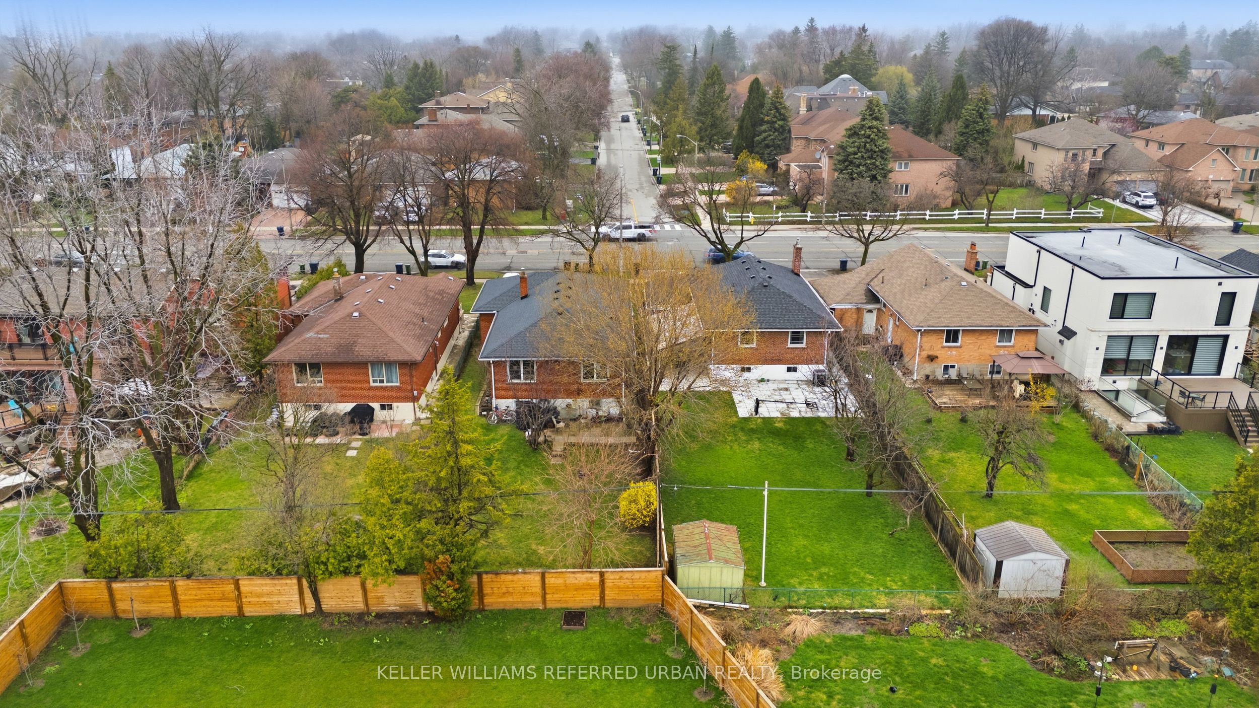 3987 Bloor Street W Property Photo 6
