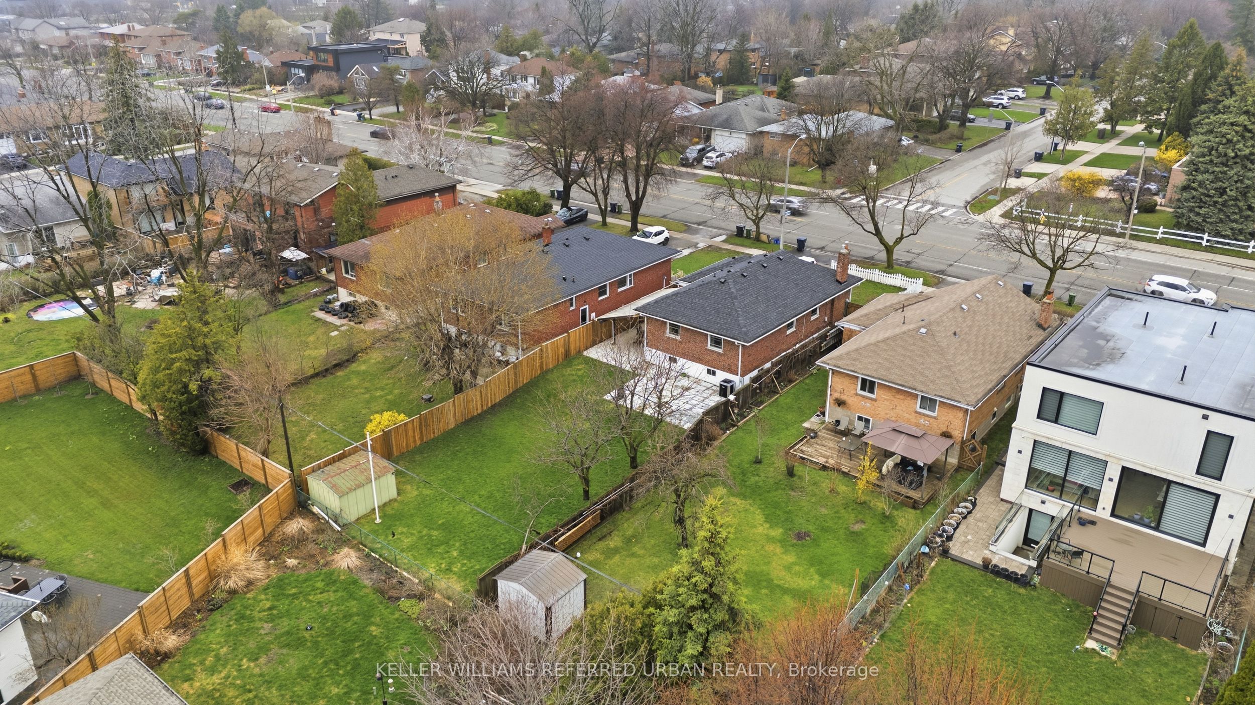 3991 Bloor Street W Property Photo 7