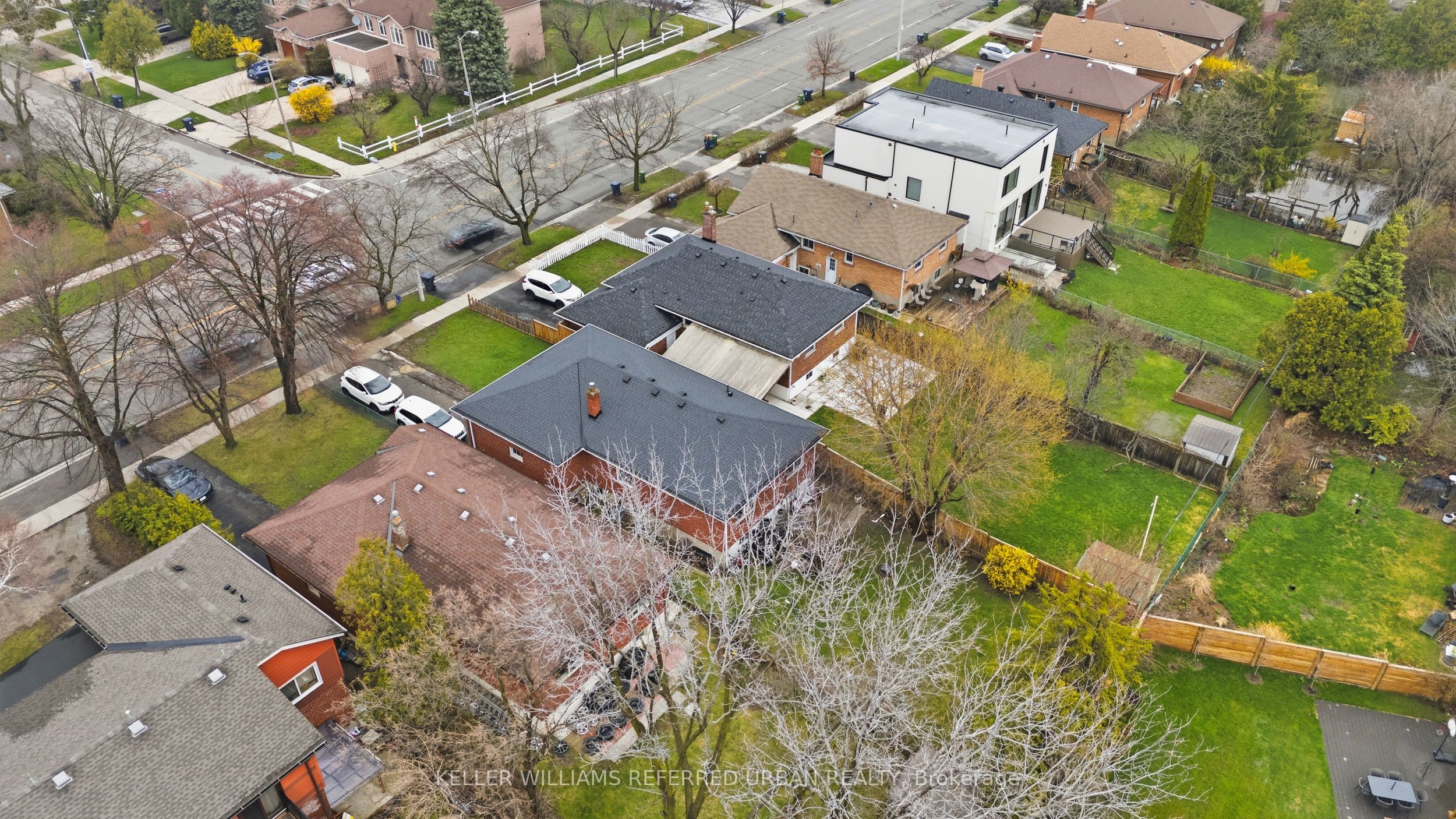 3991 Bloor Street W Property Photo 8